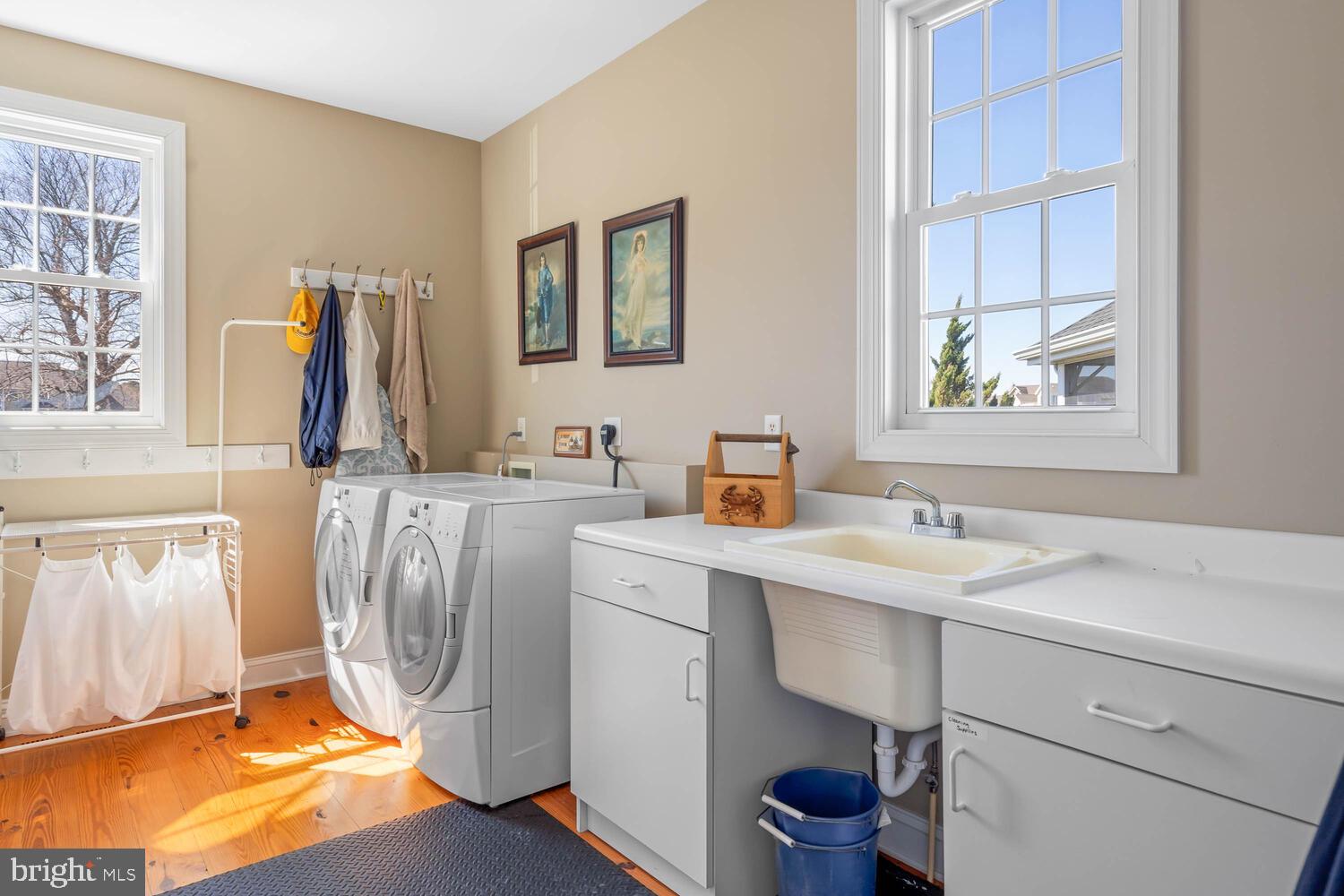 LIGHTHOUSE SOUND - Residential