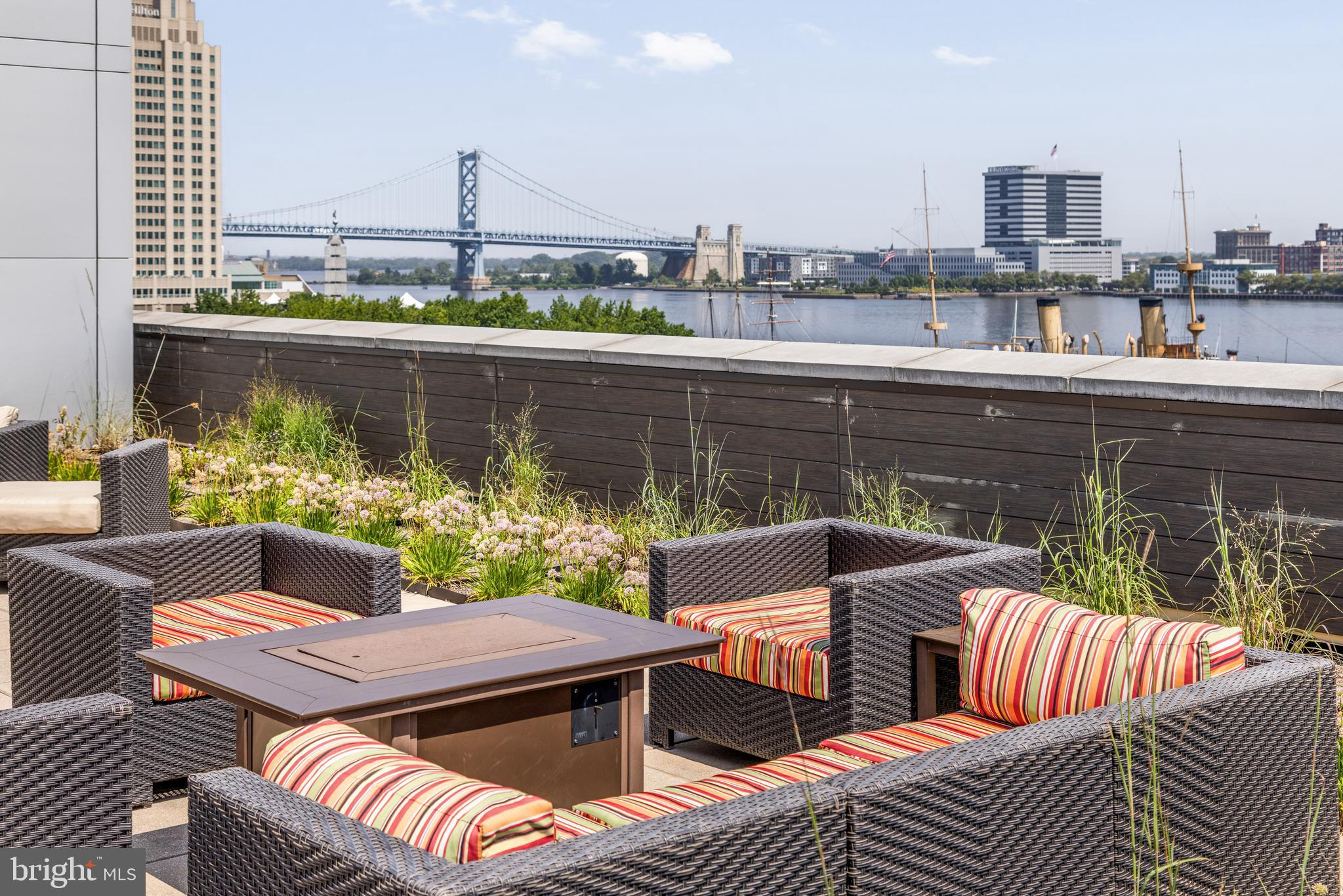 SOCIETY HILL - Residential