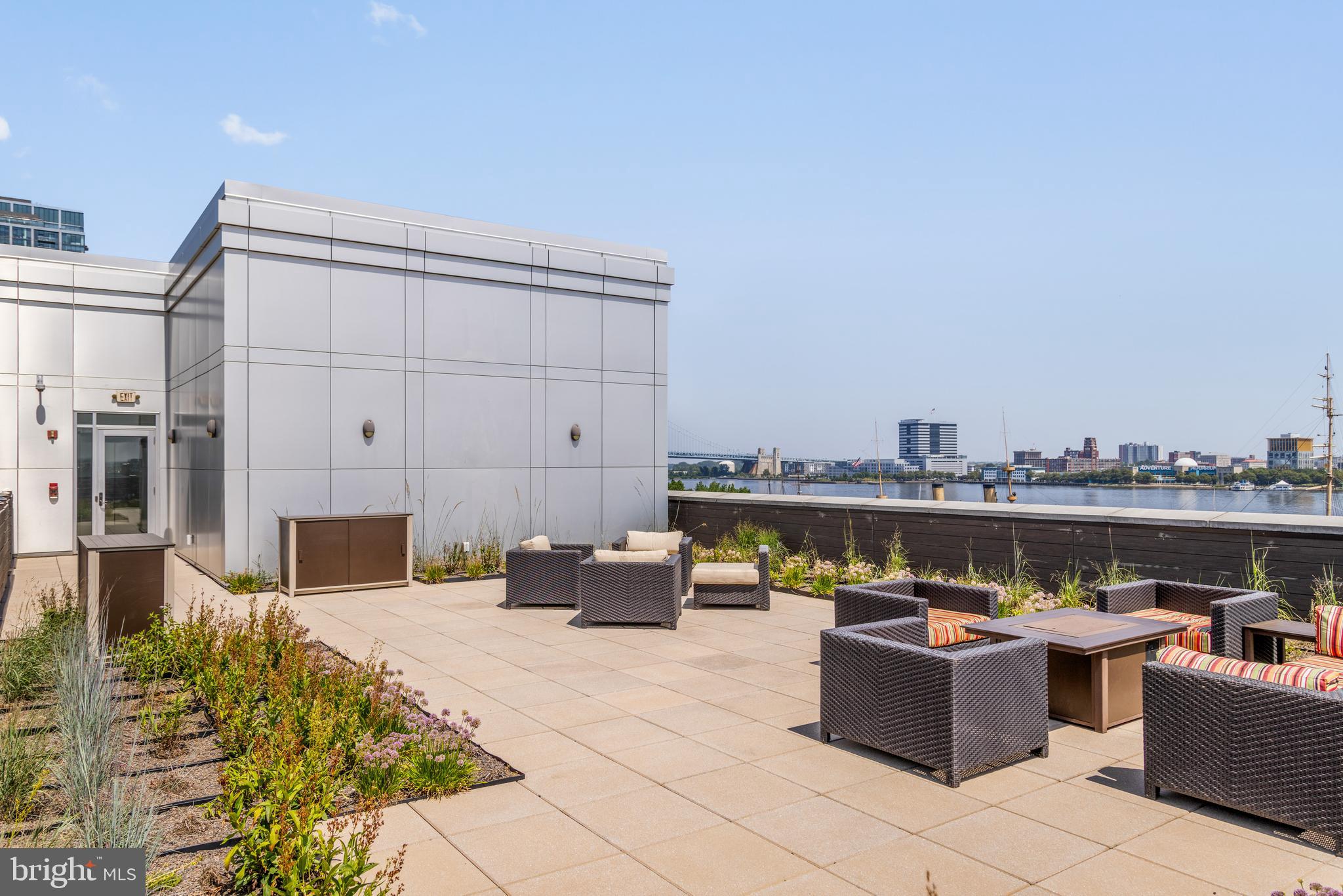 SOCIETY HILL - Residential