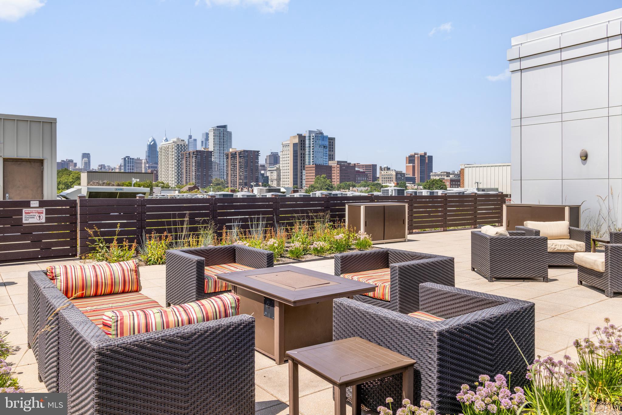 SOCIETY HILL - Residential