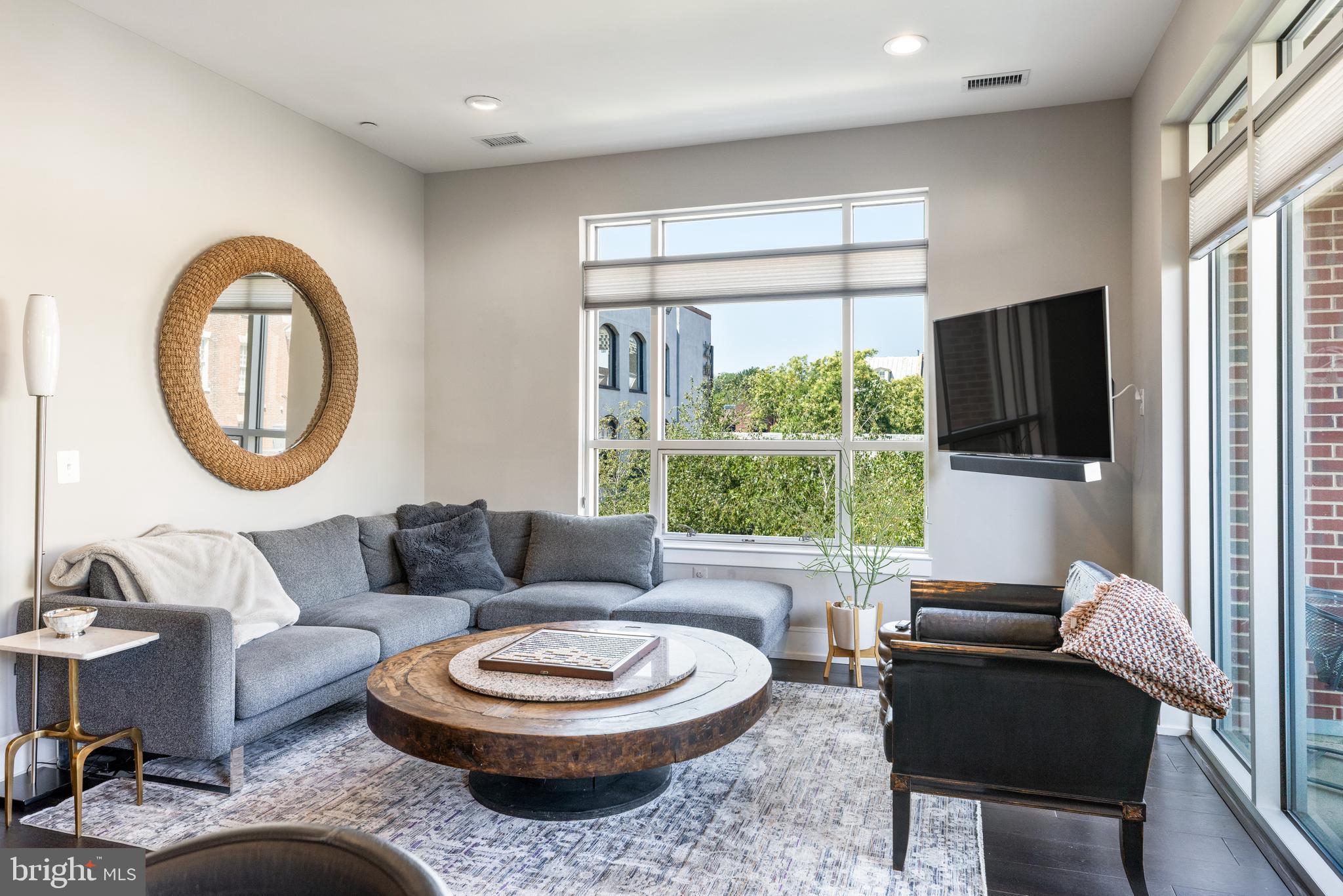 SOCIETY HILL - Residential