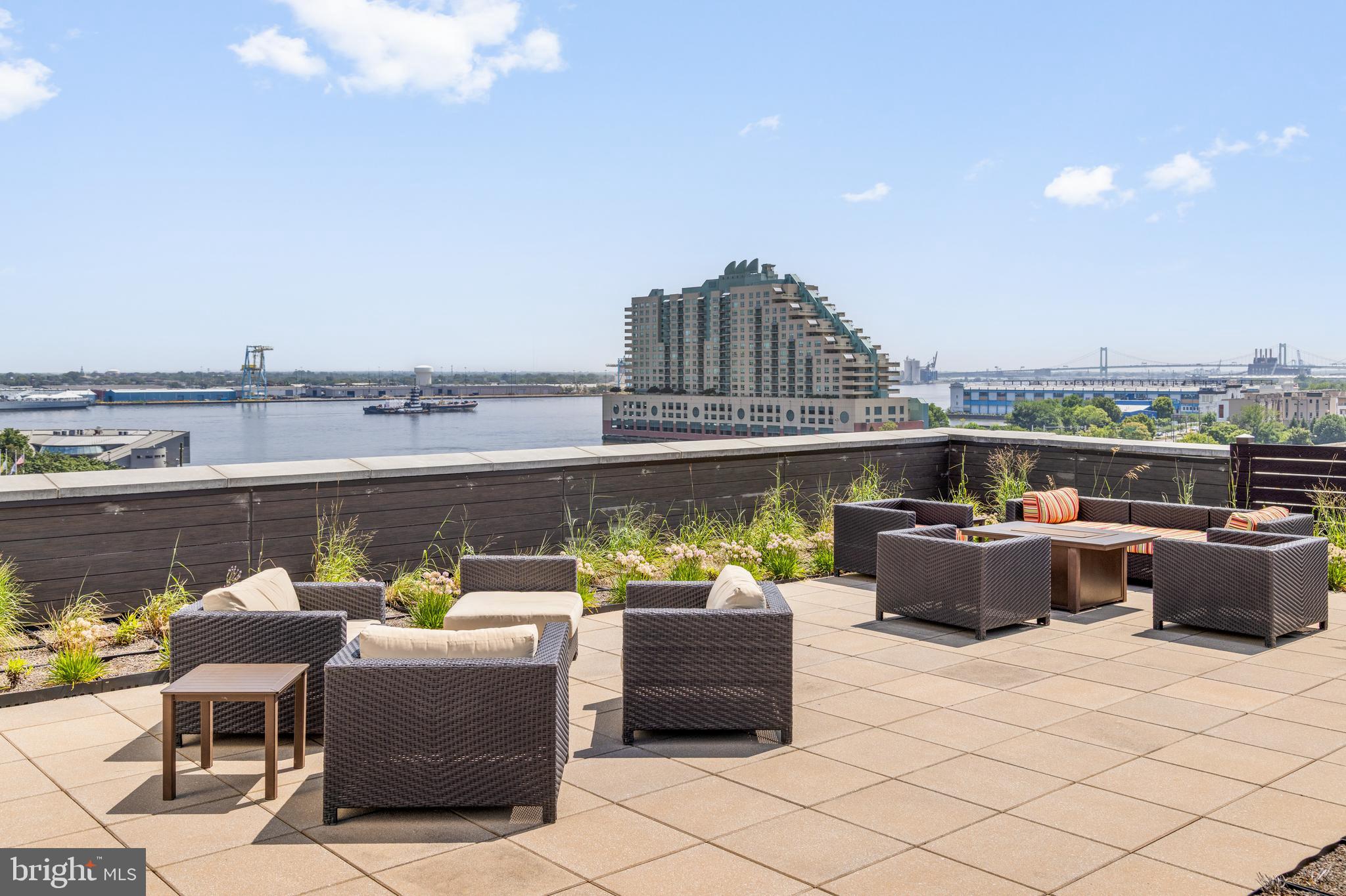 SOCIETY HILL - Residential