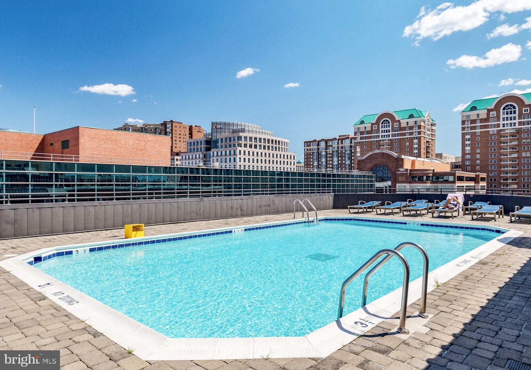 WESTVIEW AT BALLSTON METRO - Residential