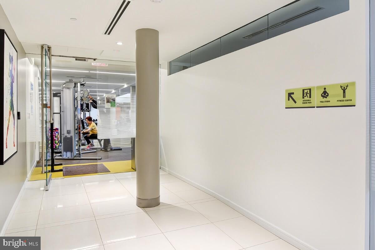 ROTONDA - Residential Lease