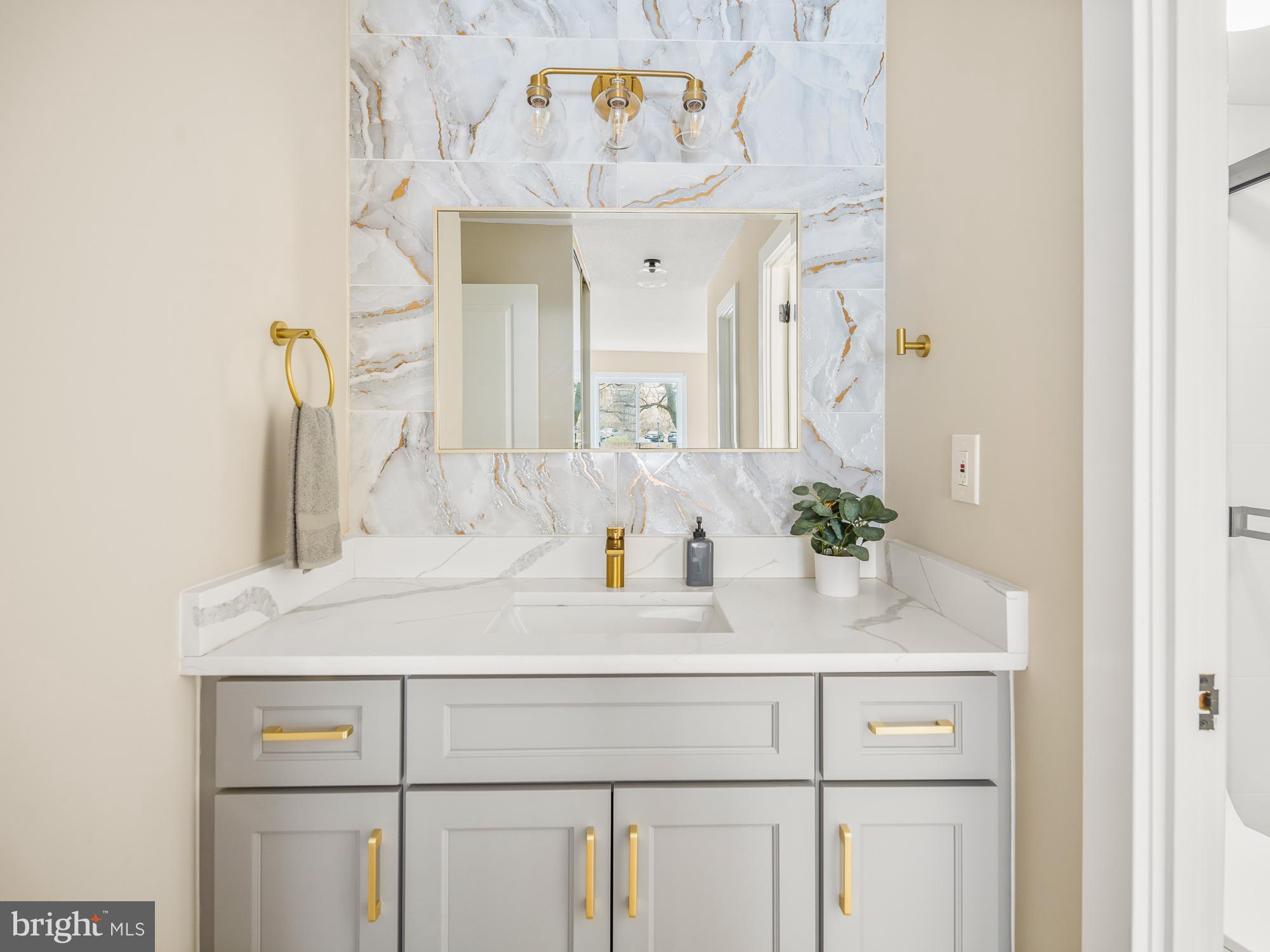 ROTONDA - Residential Lease