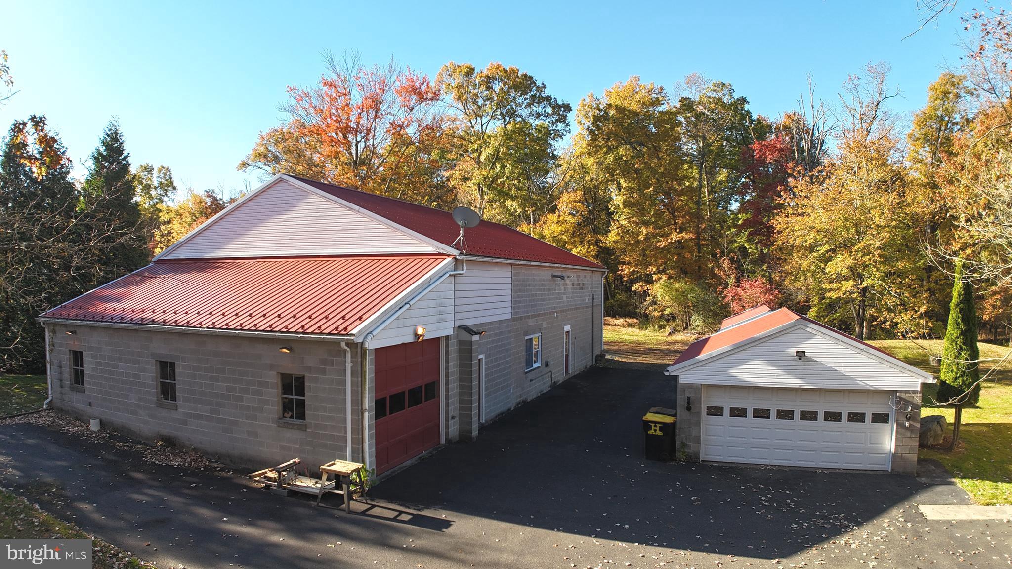 1692 CHESTNUT RIDGE ROAD