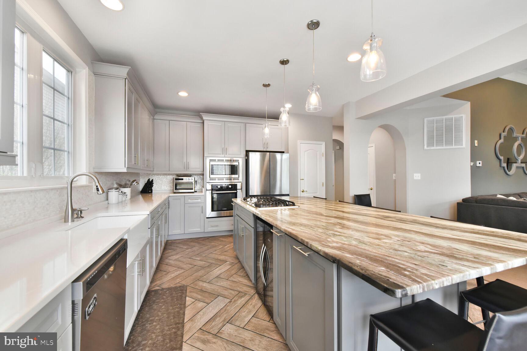 SIGNATURE AT BROADLANDS - Residential