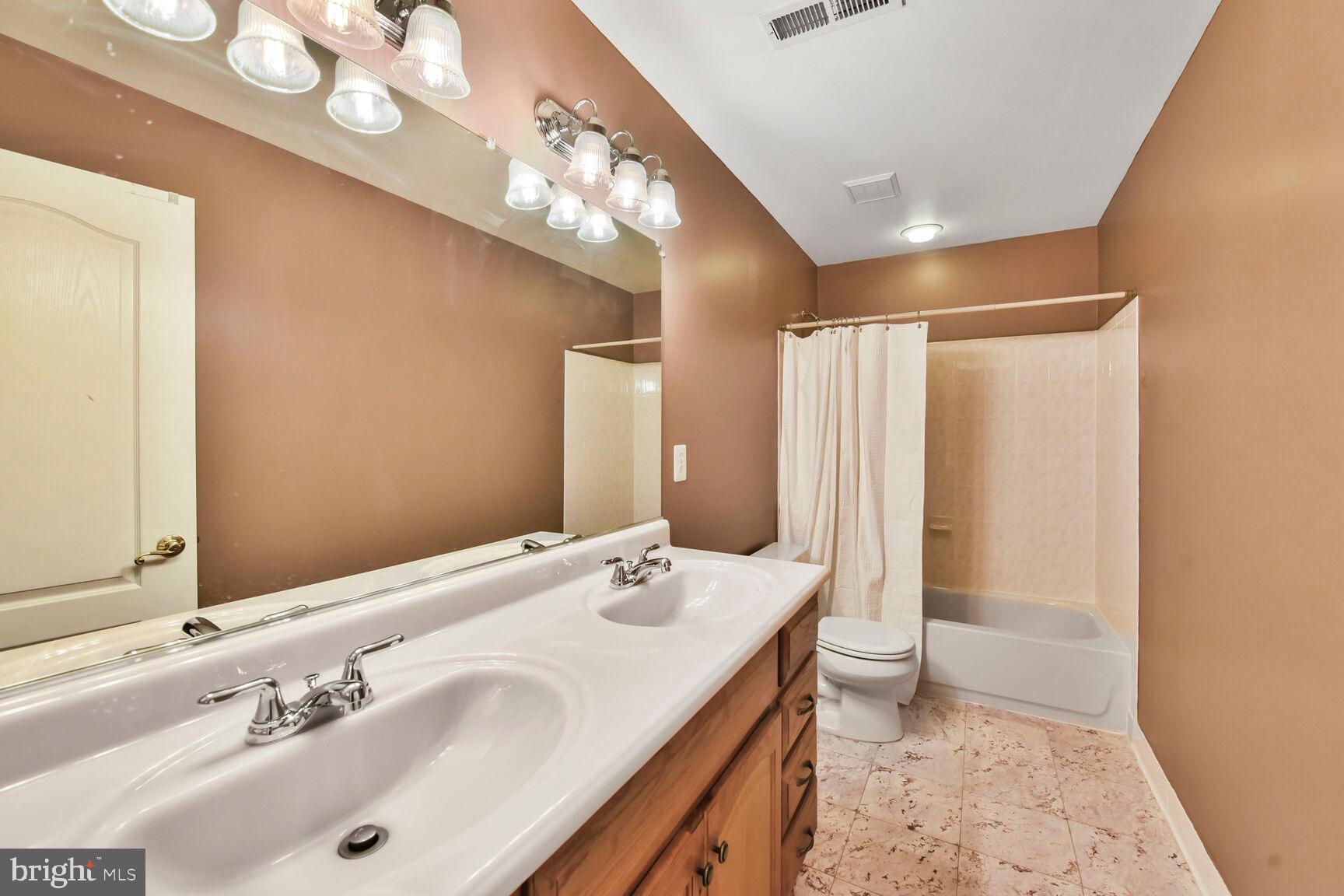 SIGNATURE AT BROADLANDS - Residential