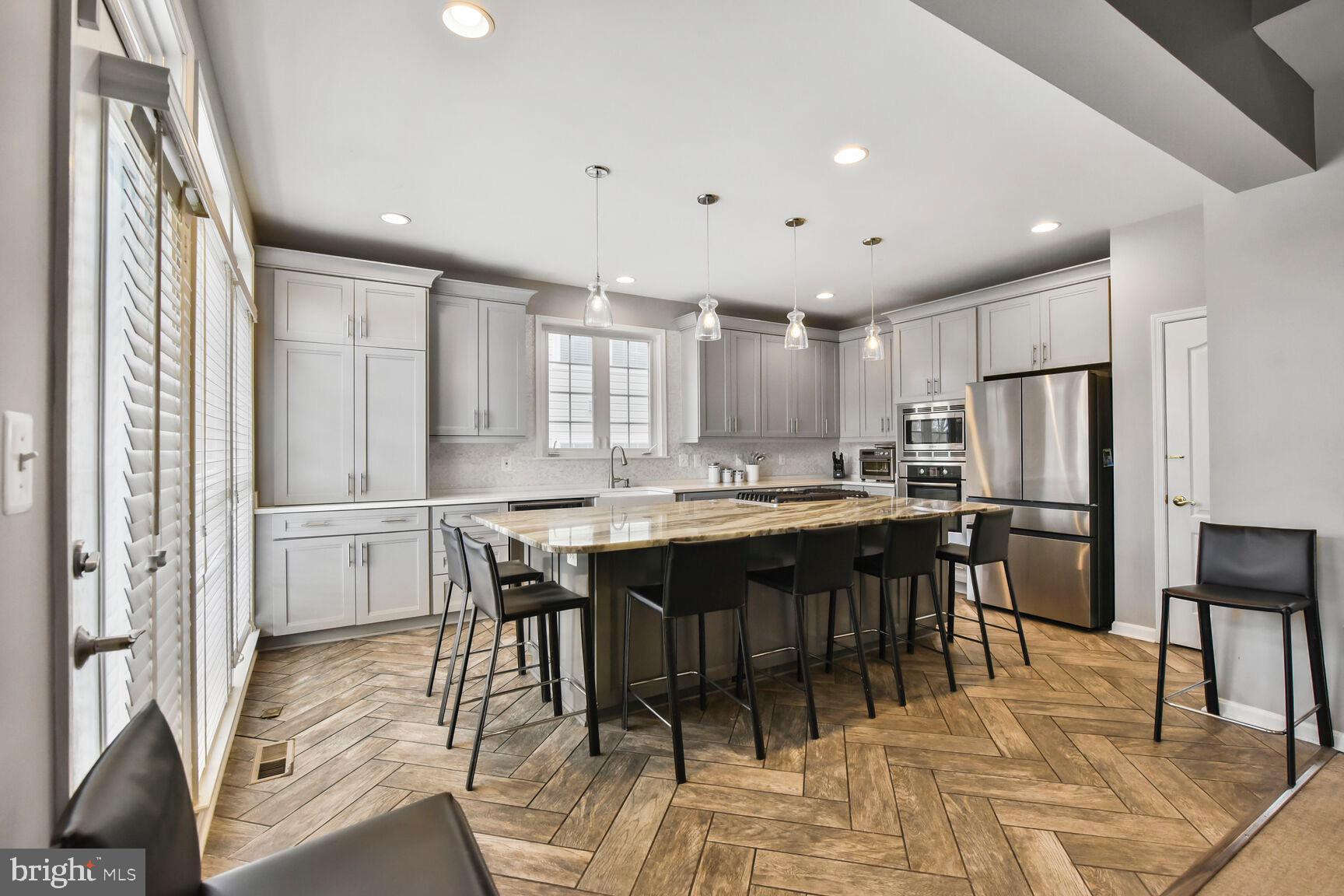 SIGNATURE AT BROADLANDS - Residential