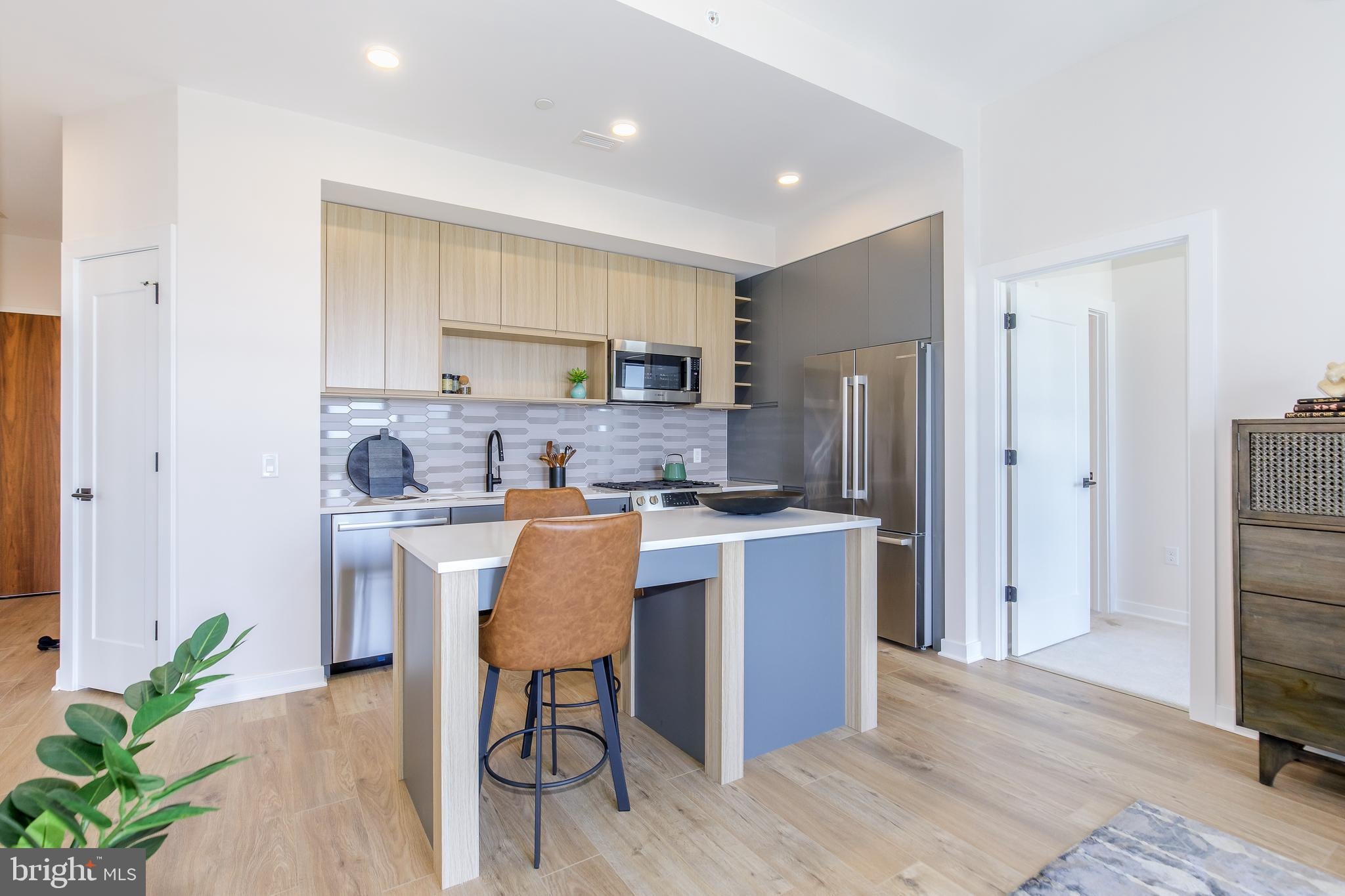 255 W. FALLS STATION BOULEVARD 1004