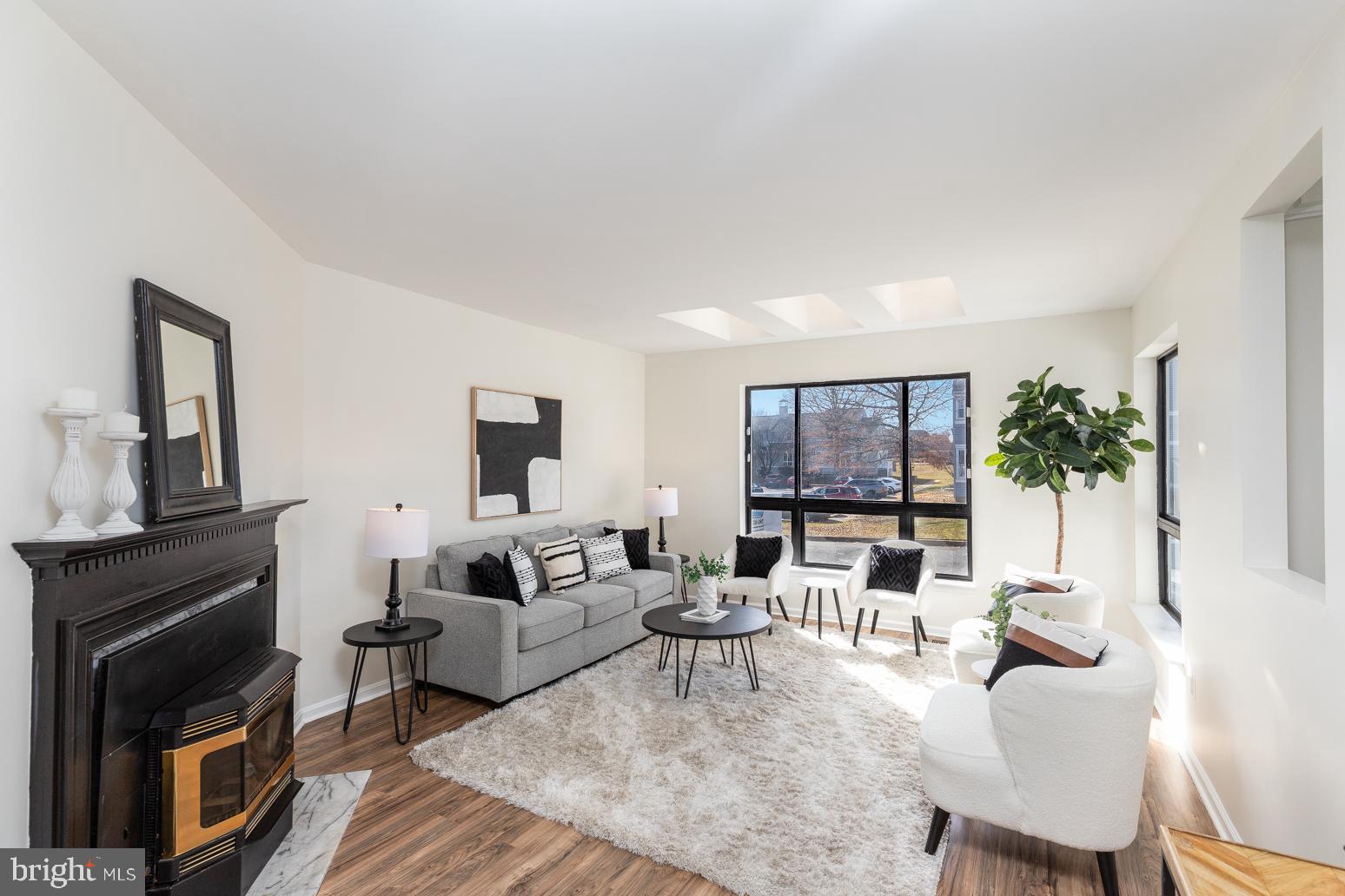 CONSTANT FRIENDSHIP - Residential