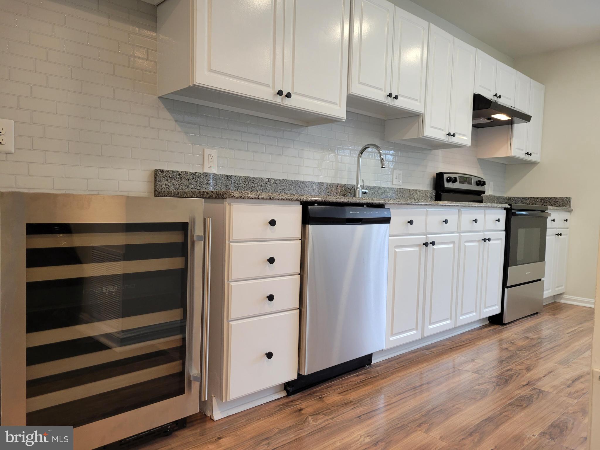 CONSTANT FRIENDSHIP - Residential