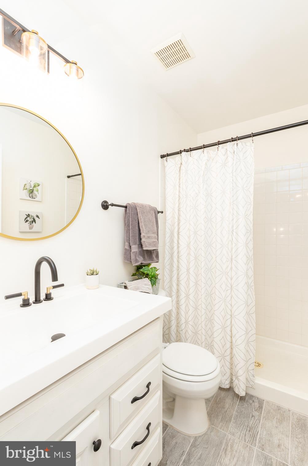 CONSTANT FRIENDSHIP - Residential