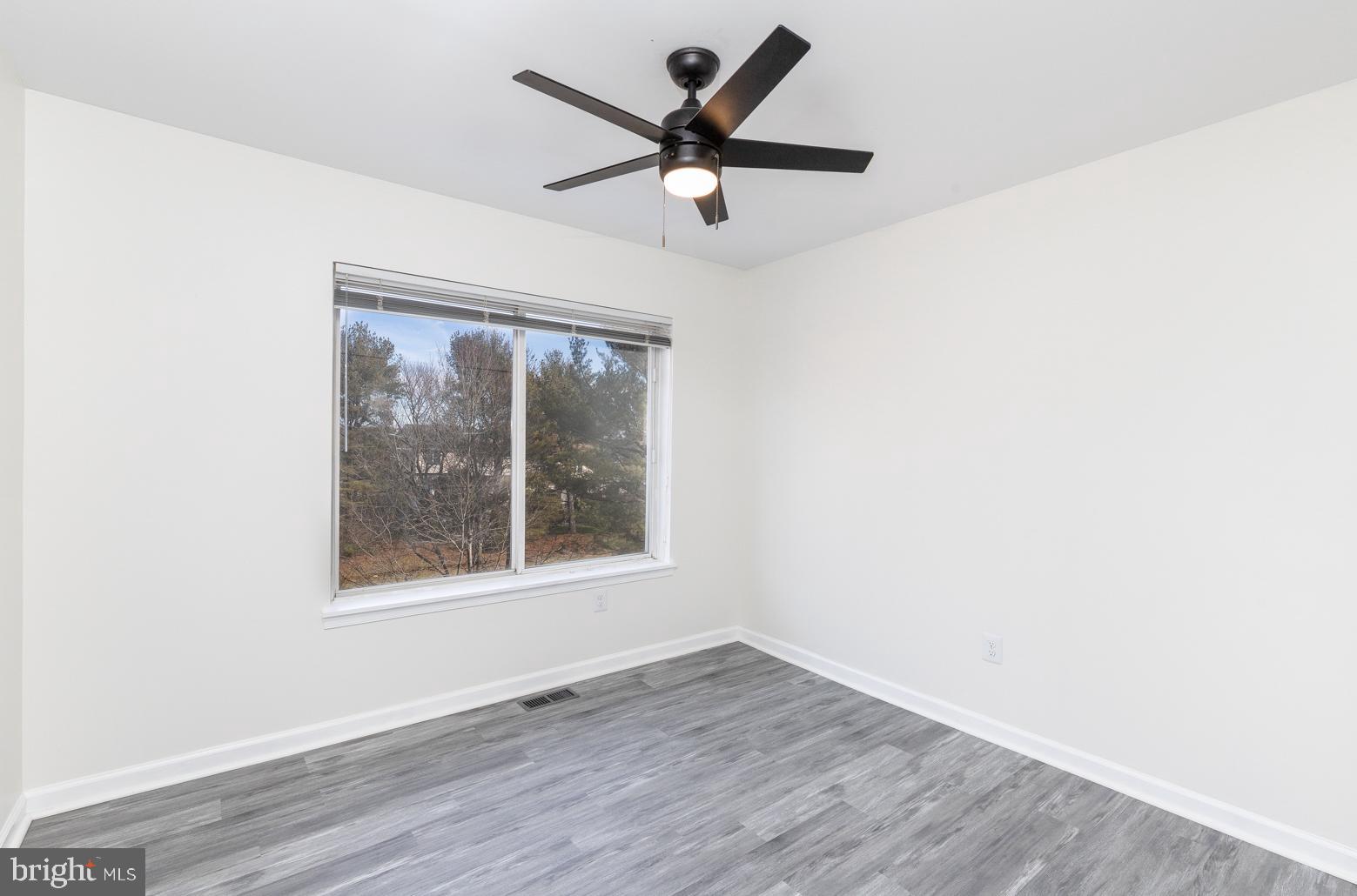 CONSTANT FRIENDSHIP - Residential