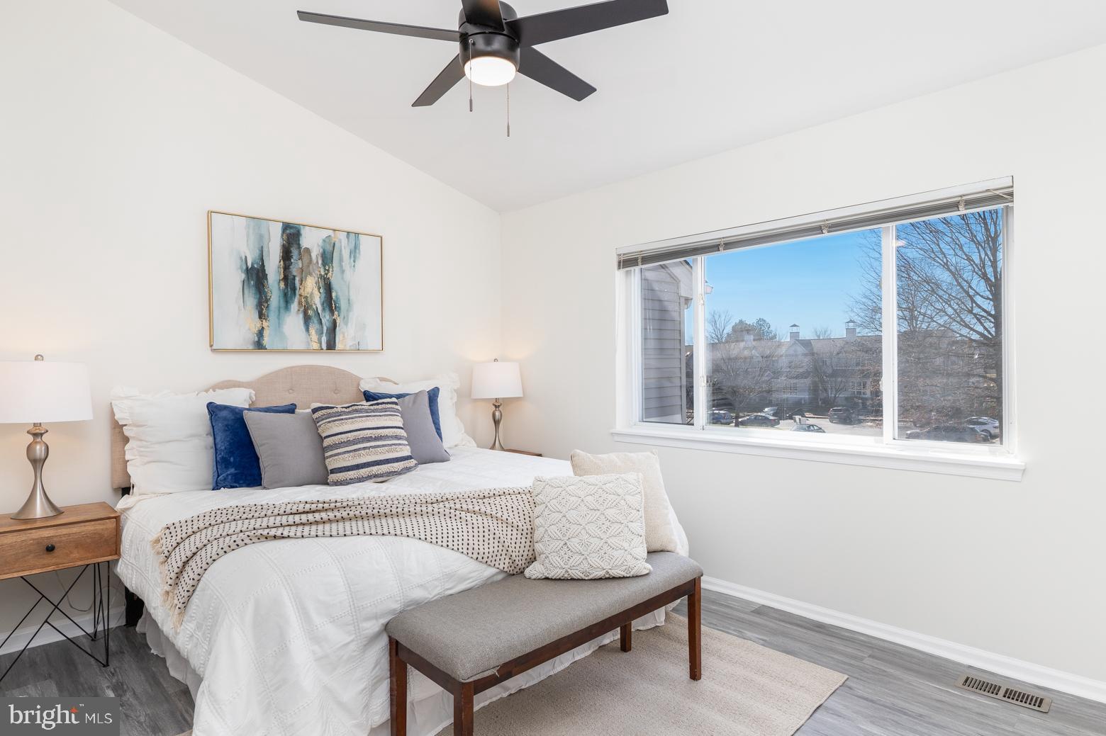 CONSTANT FRIENDSHIP - Residential