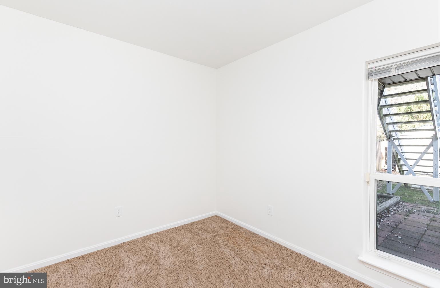 CONSTANT FRIENDSHIP - Residential