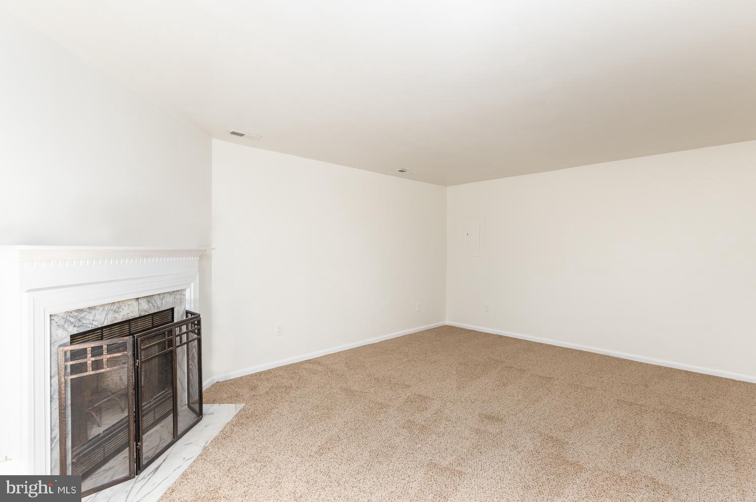 CONSTANT FRIENDSHIP - Residential