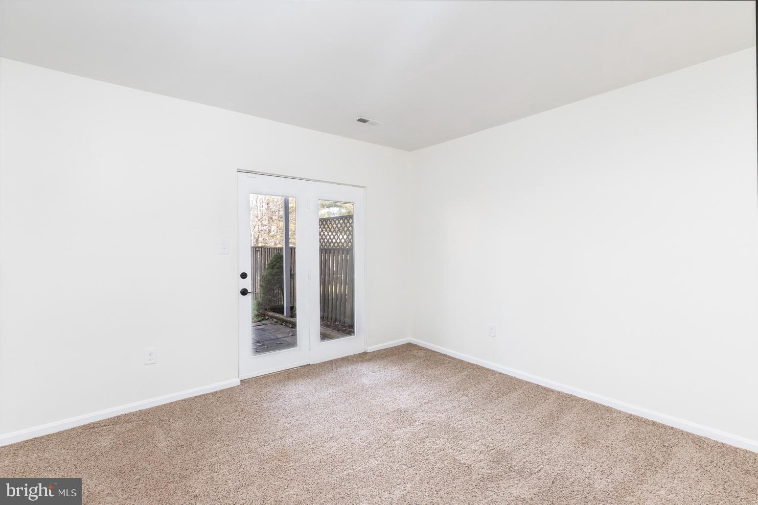 CONSTANT FRIENDSHIP - Residential