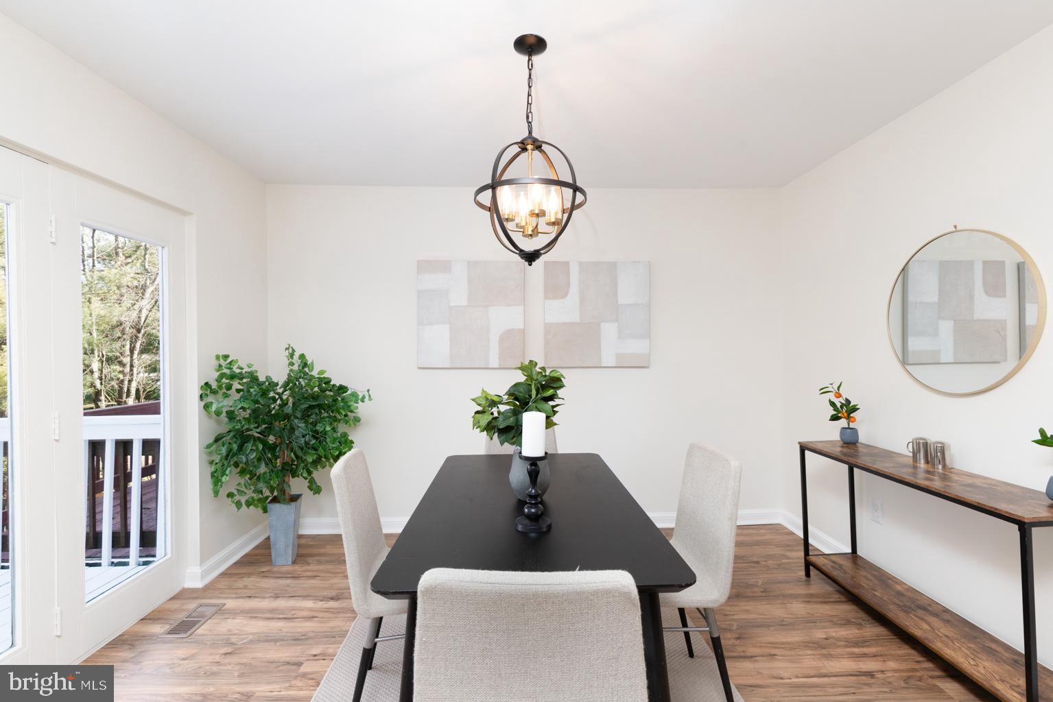 CONSTANT FRIENDSHIP - Residential