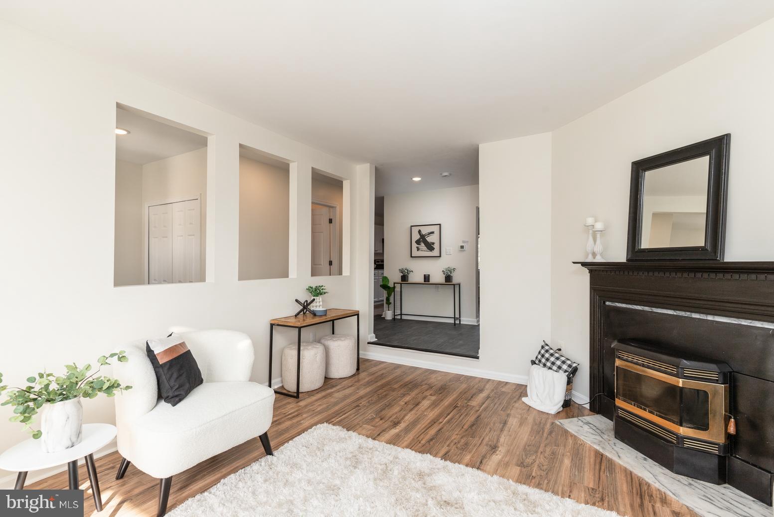 CONSTANT FRIENDSHIP - Residential