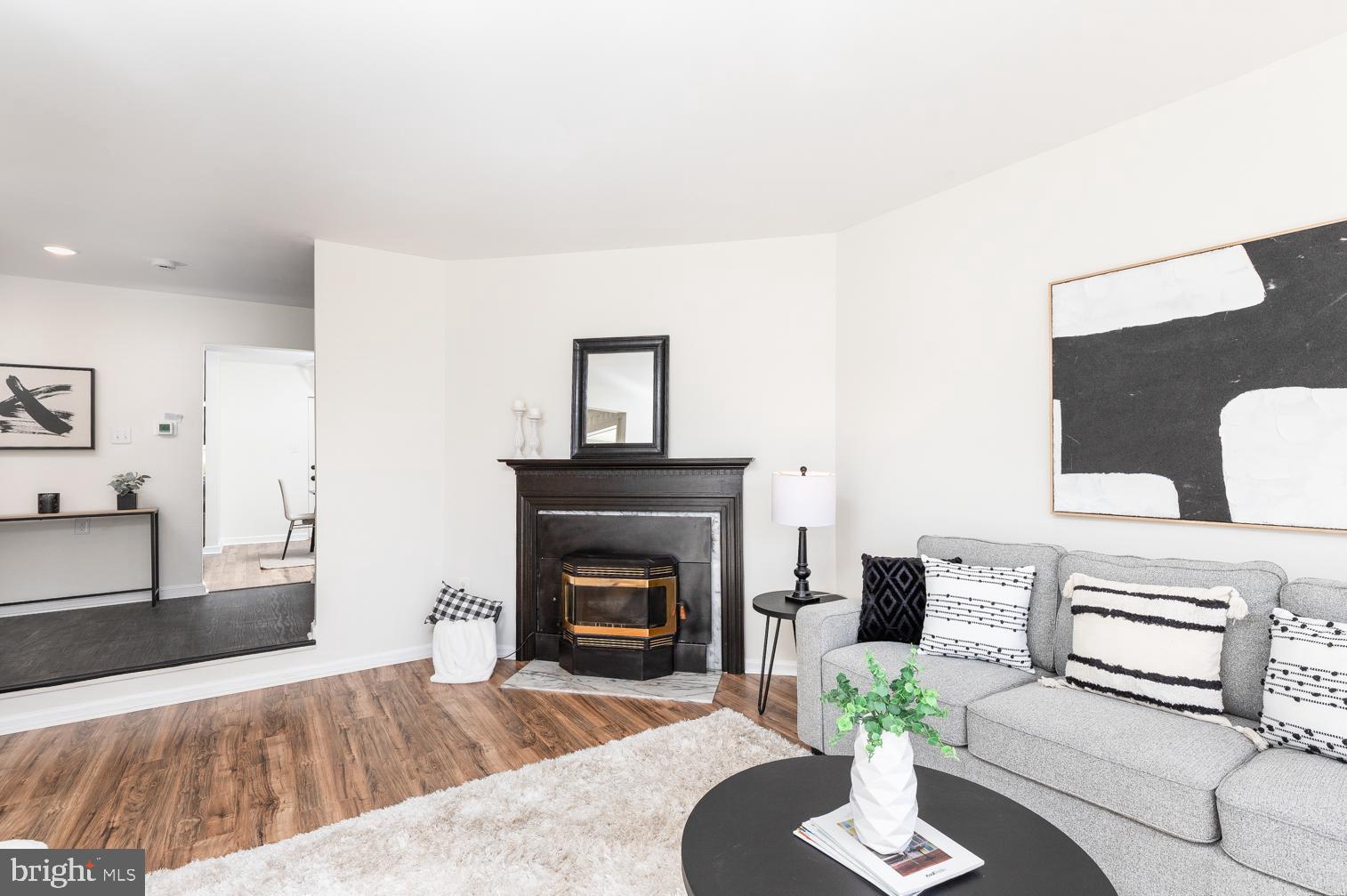 CONSTANT FRIENDSHIP - Residential