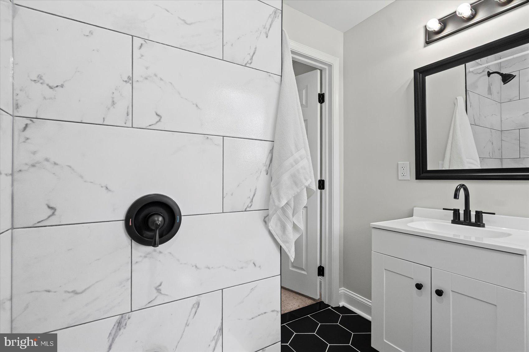 PERRING LOCH - Residential