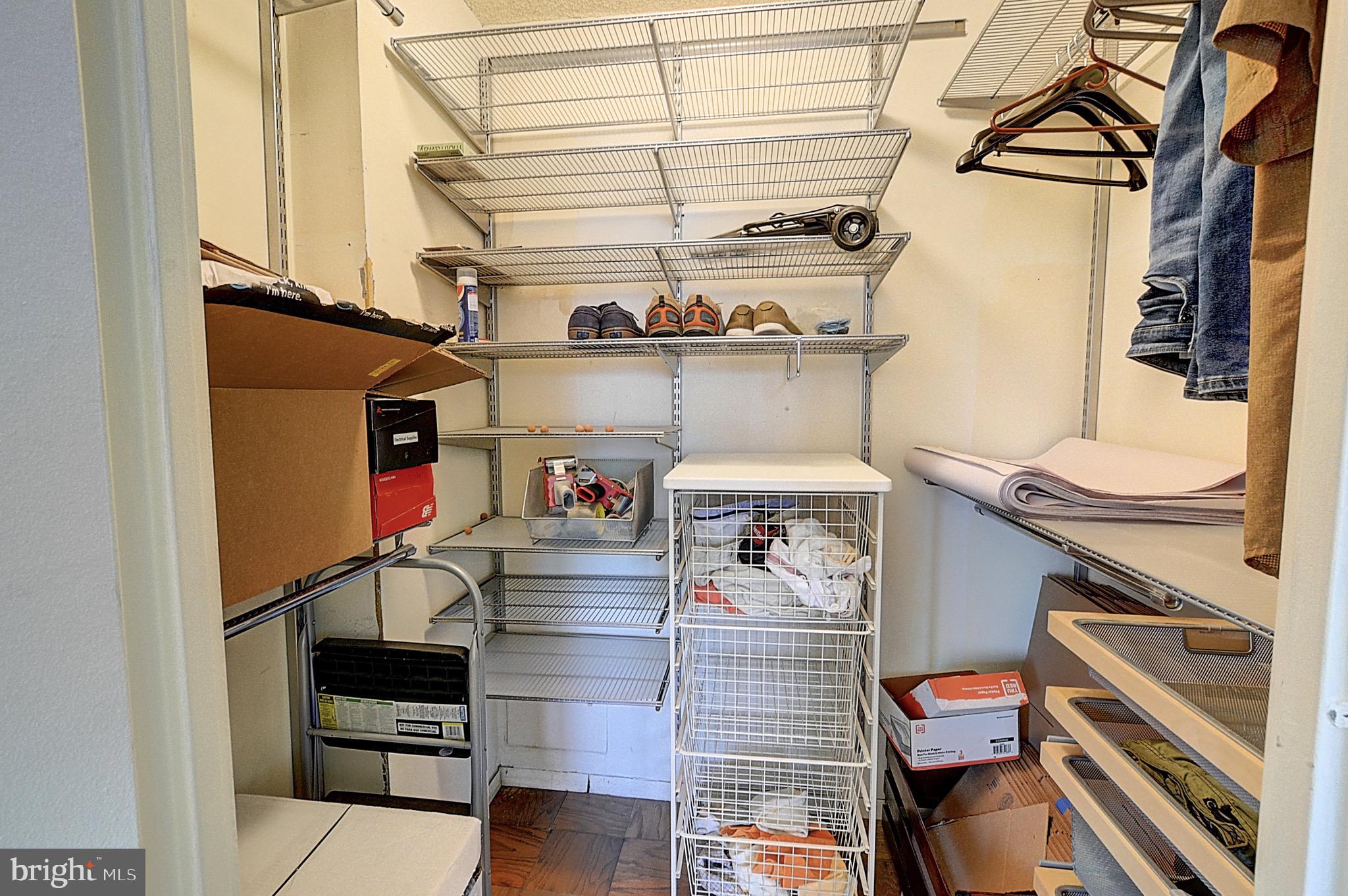 PROMENADE TOWERS - Residential