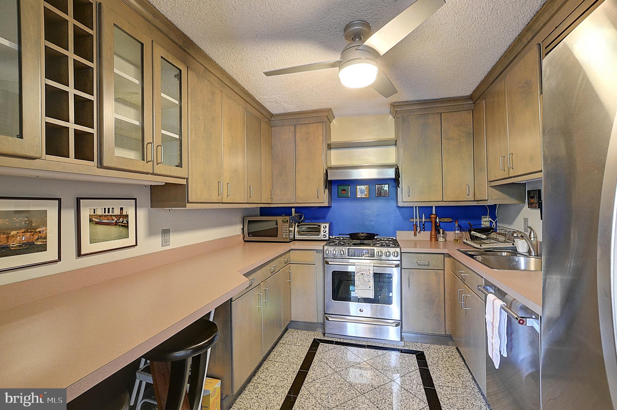 PROMENADE TOWERS - Residential