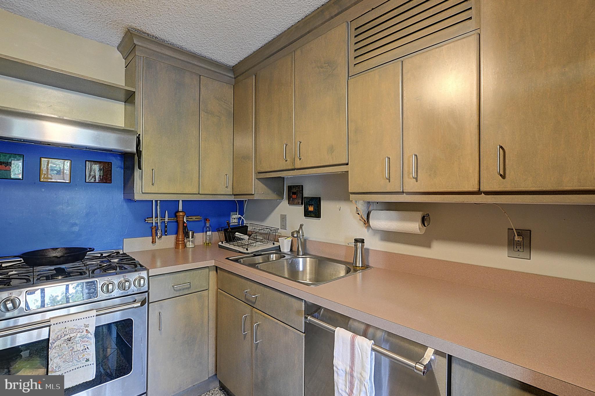 PROMENADE TOWERS - Residential