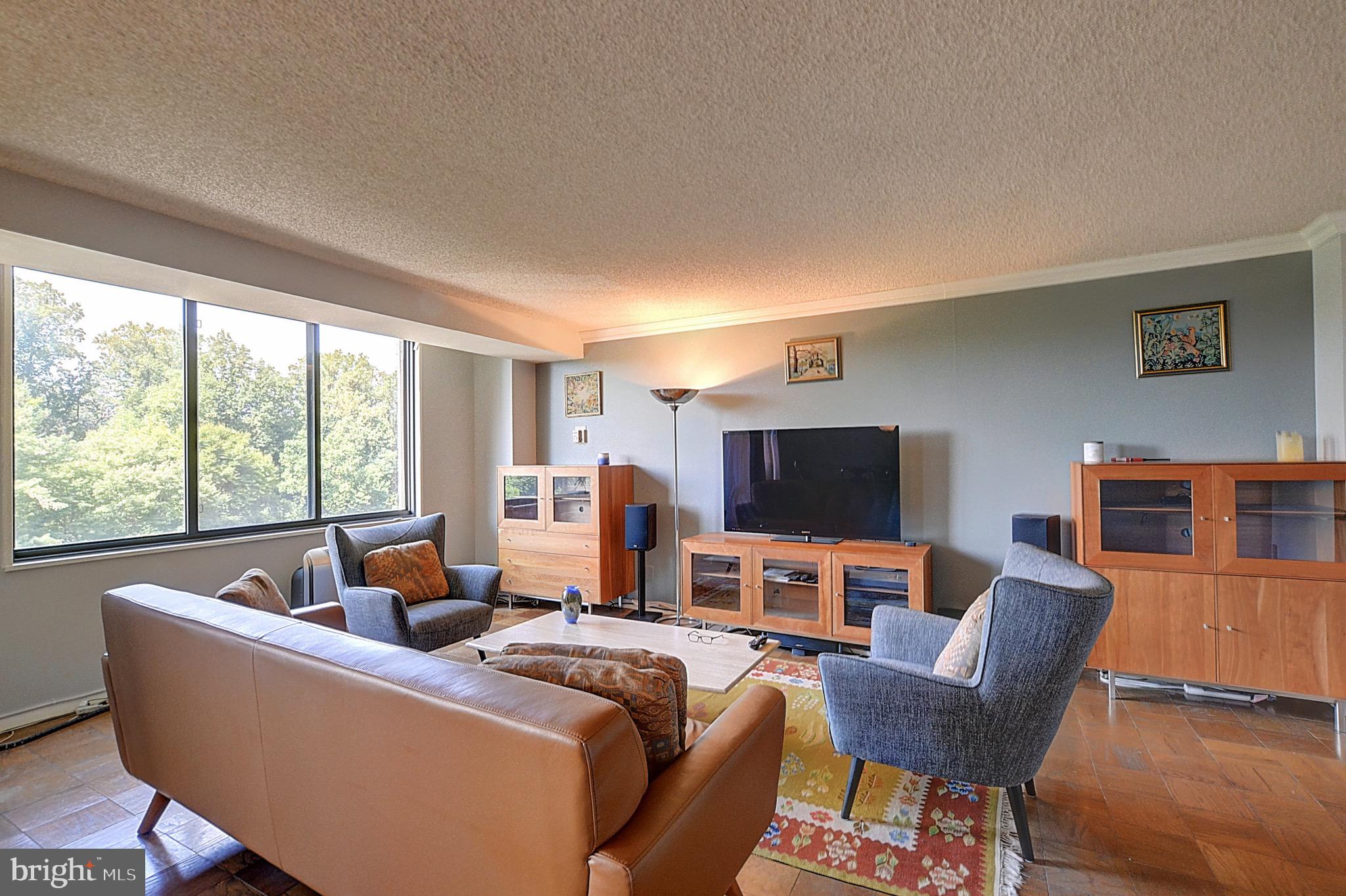 PROMENADE TOWERS - Residential