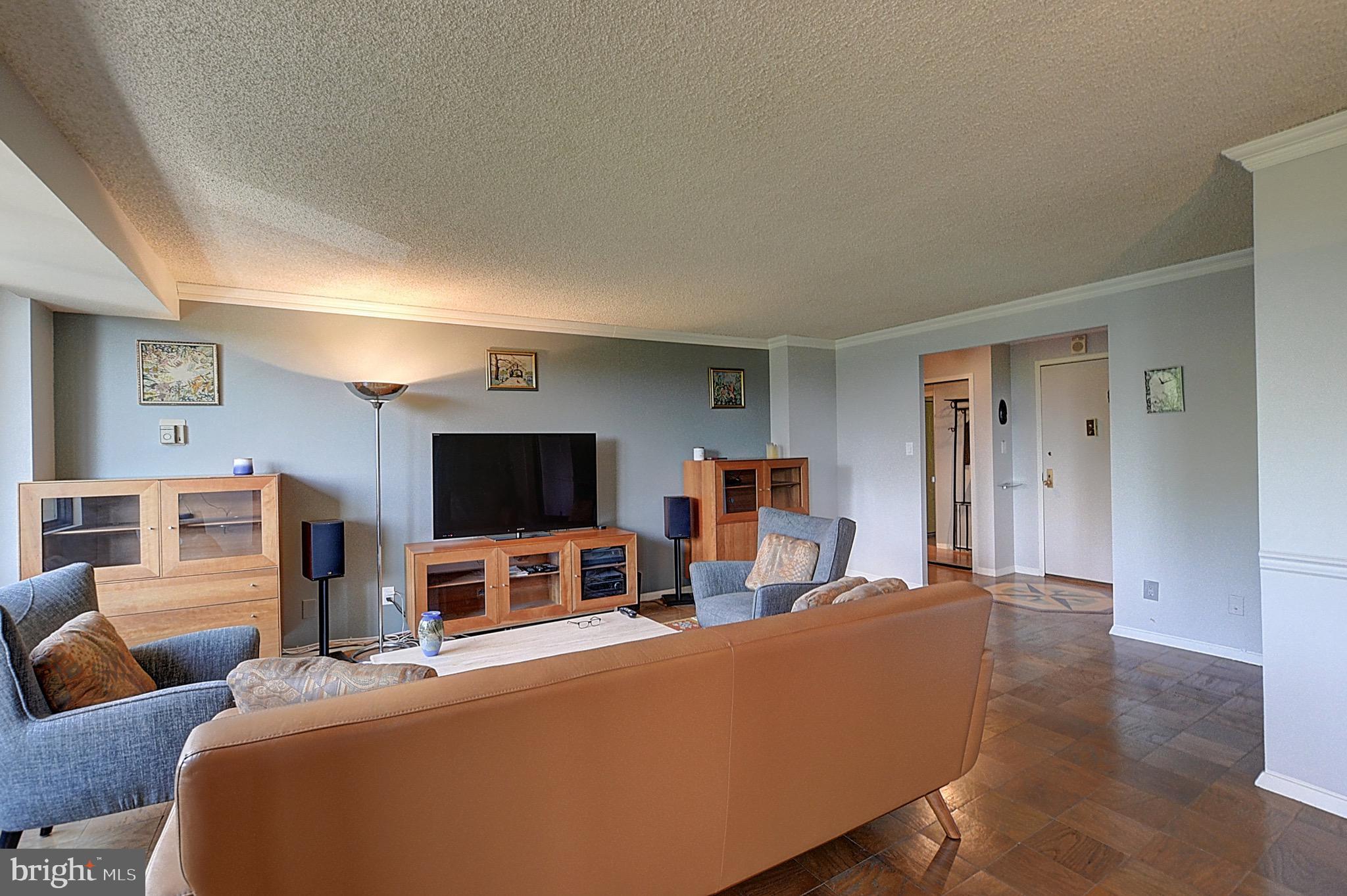 PROMENADE TOWERS - Residential