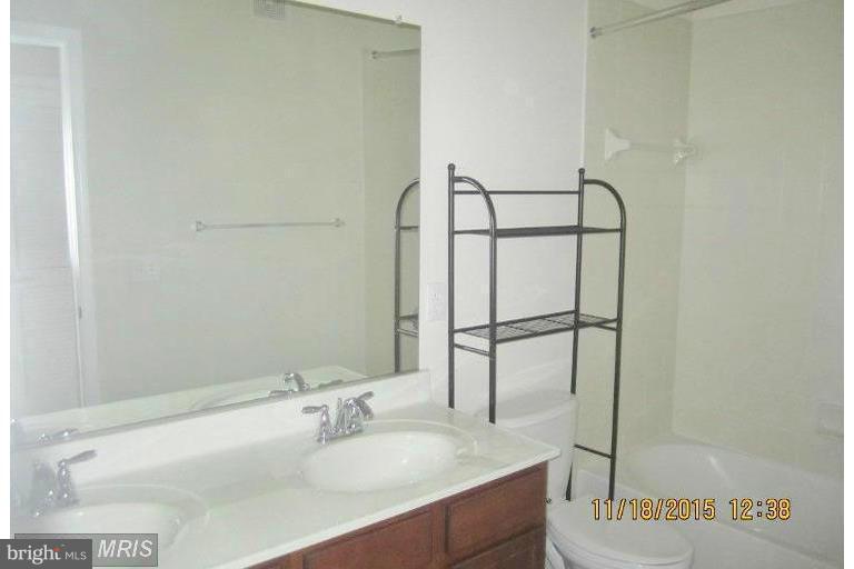 RESIDENCES AT BRAMBLETON - Residential Lease