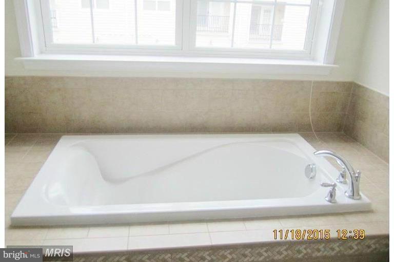 RESIDENCES AT BRAMBLETON - Residential Lease