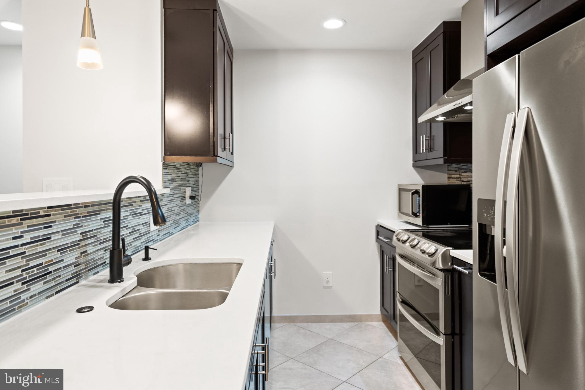 CHRISTOPHER COURT - Residential