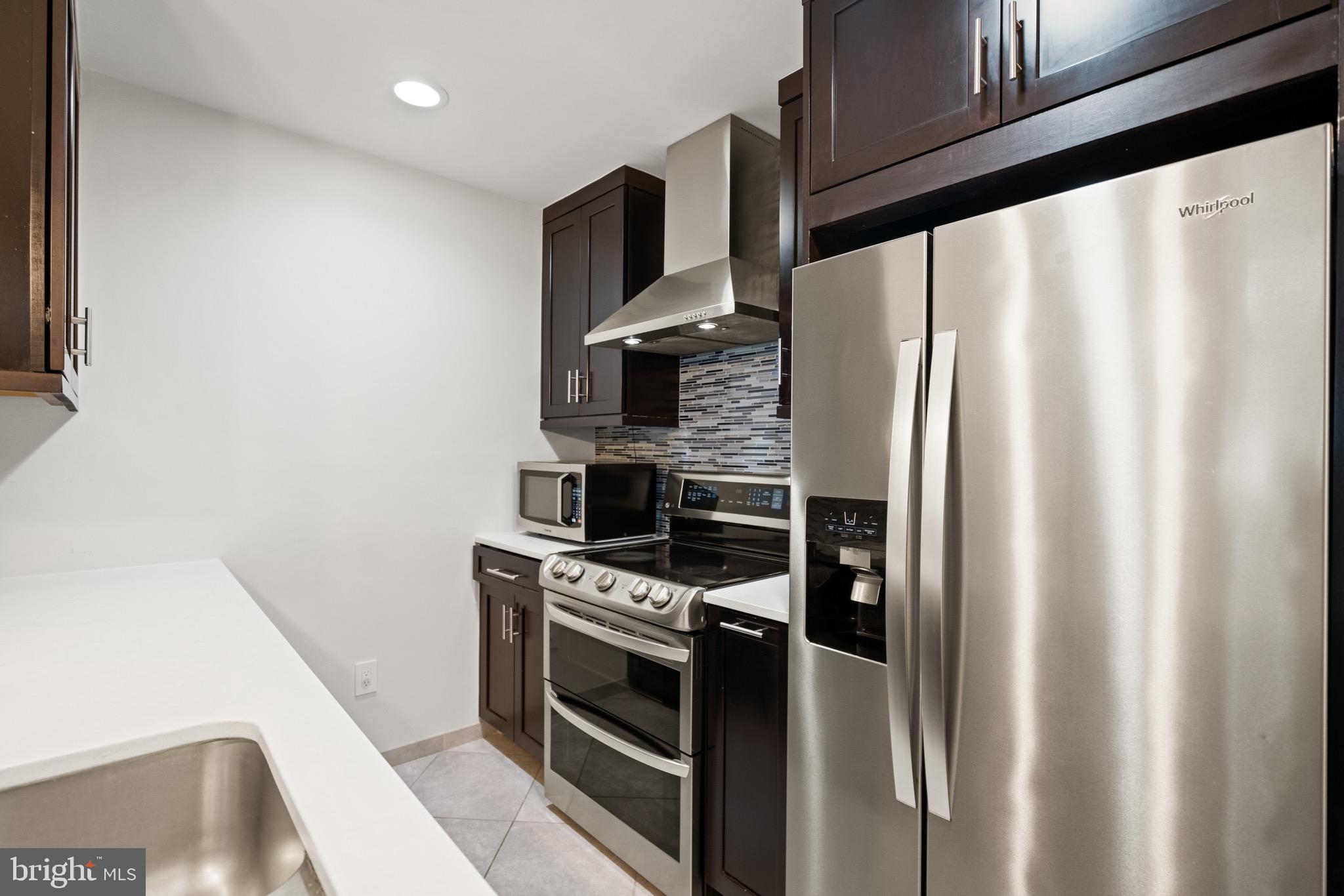 CHRISTOPHER COURT - Residential