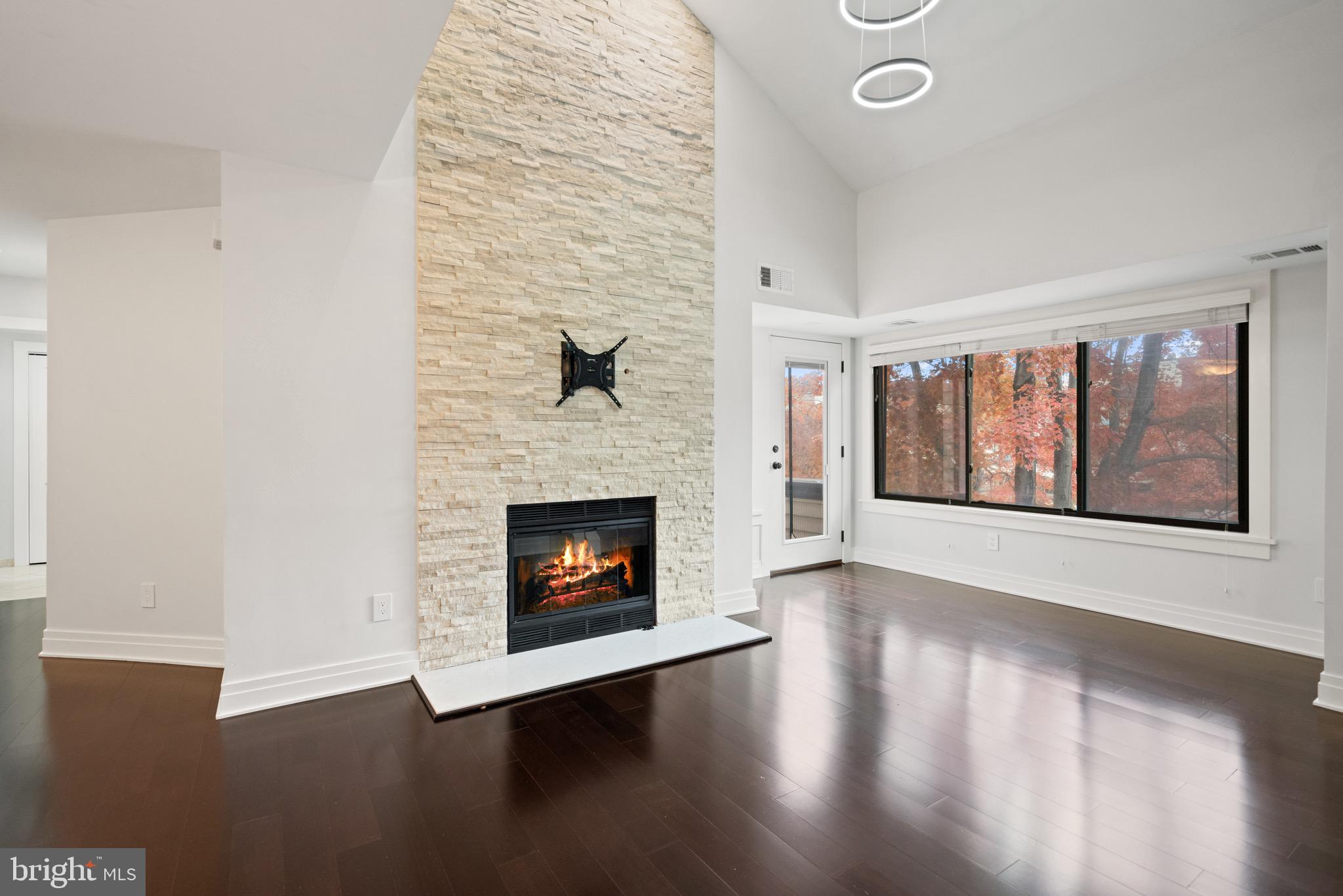 CHRISTOPHER COURT - Residential