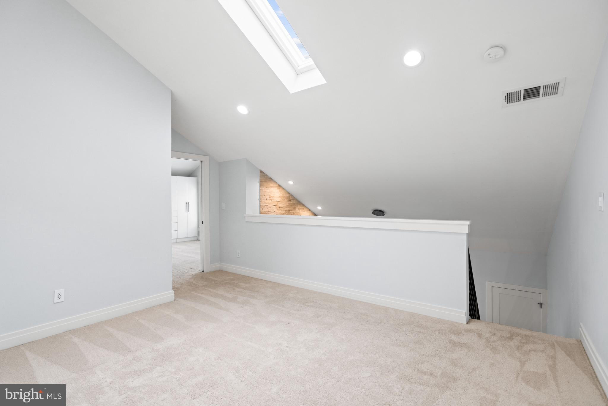 CHRISTOPHER COURT - Residential