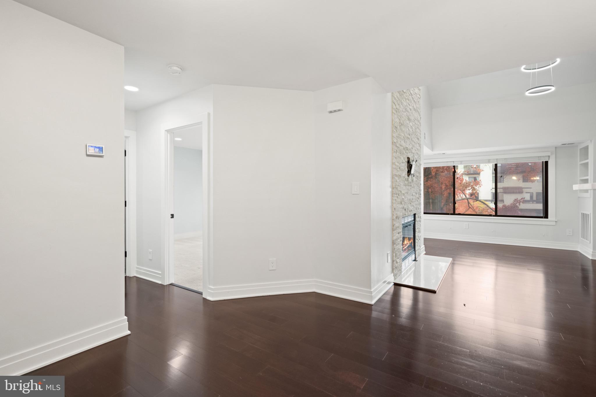 CHRISTOPHER COURT - Residential