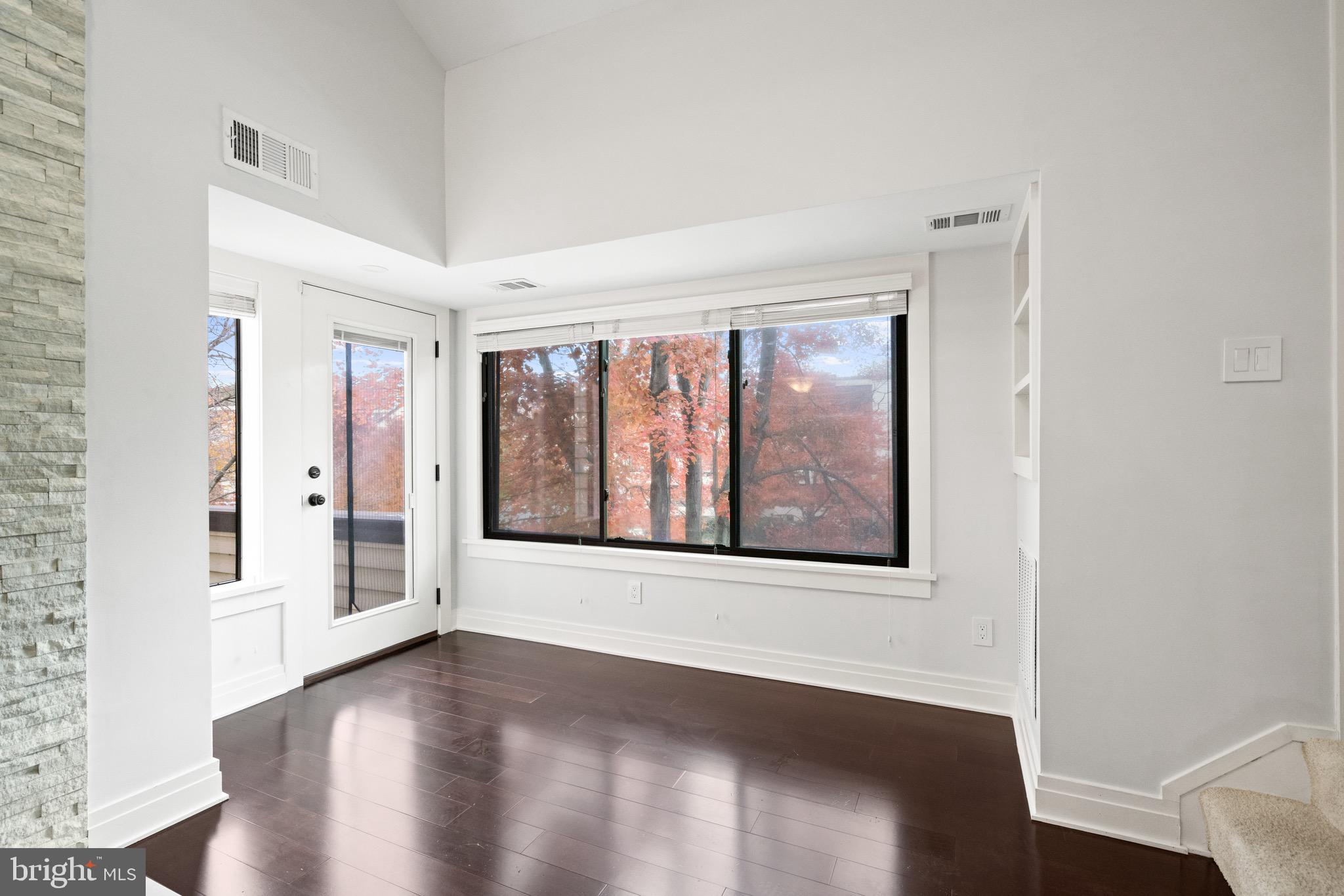 CHRISTOPHER COURT - Residential