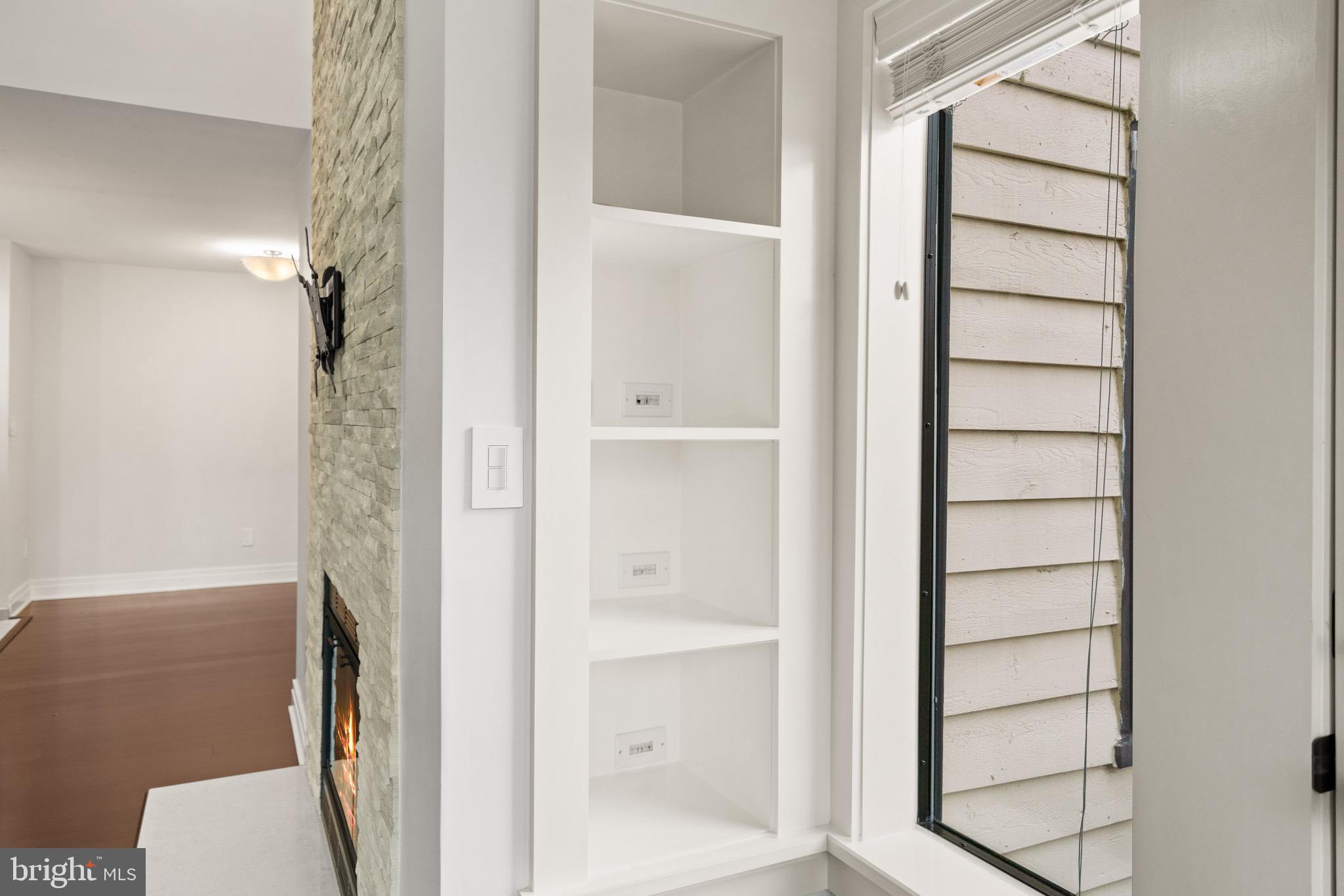 CHRISTOPHER COURT - Residential