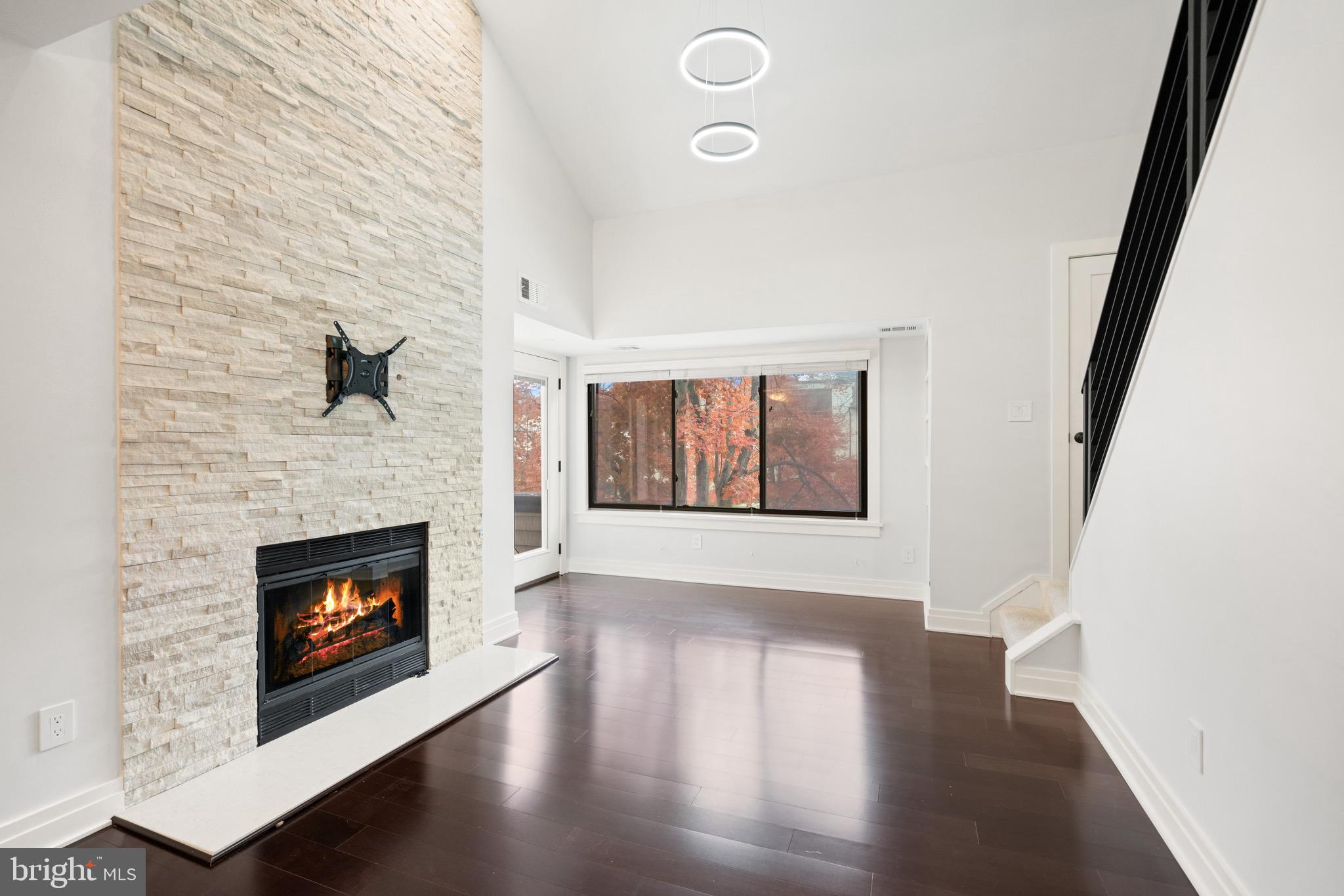 CHRISTOPHER COURT - Residential