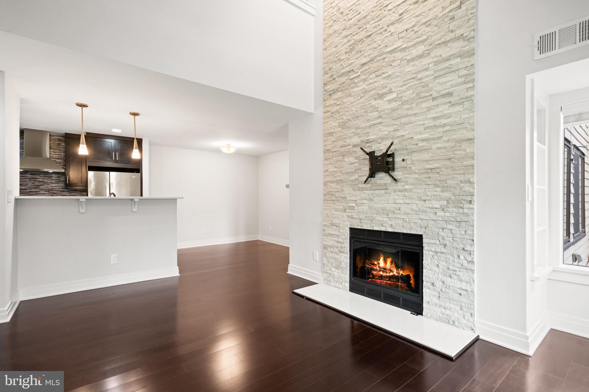 CHRISTOPHER COURT - Residential