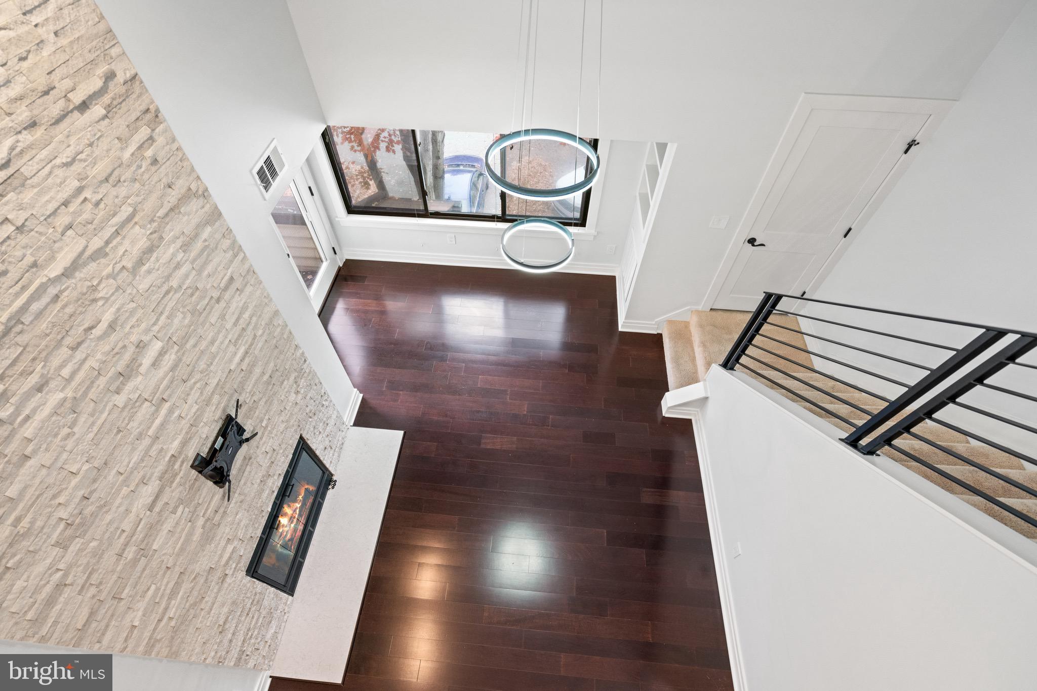 CHRISTOPHER COURT - Residential