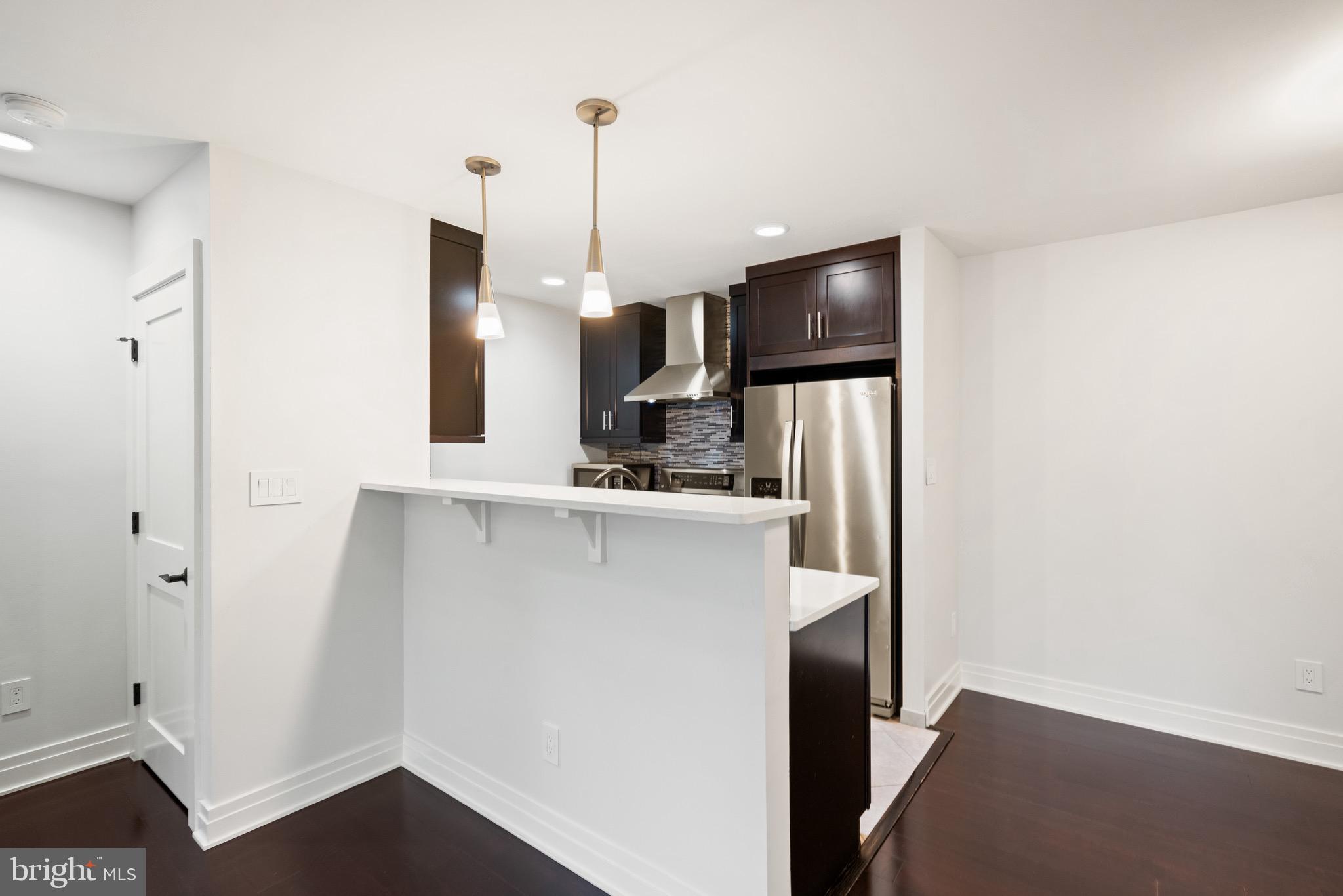 CHRISTOPHER COURT - Residential