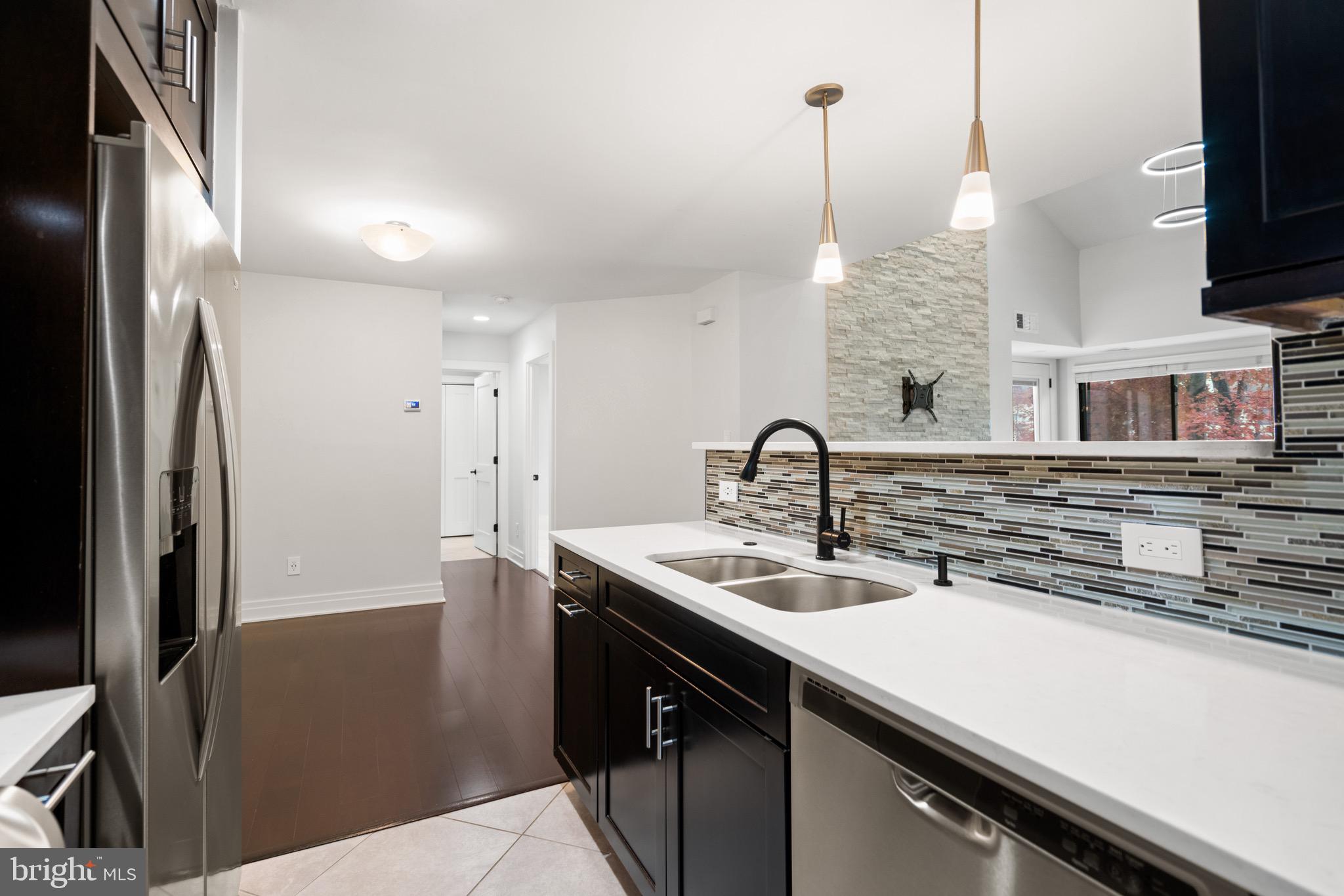 CHRISTOPHER COURT - Residential