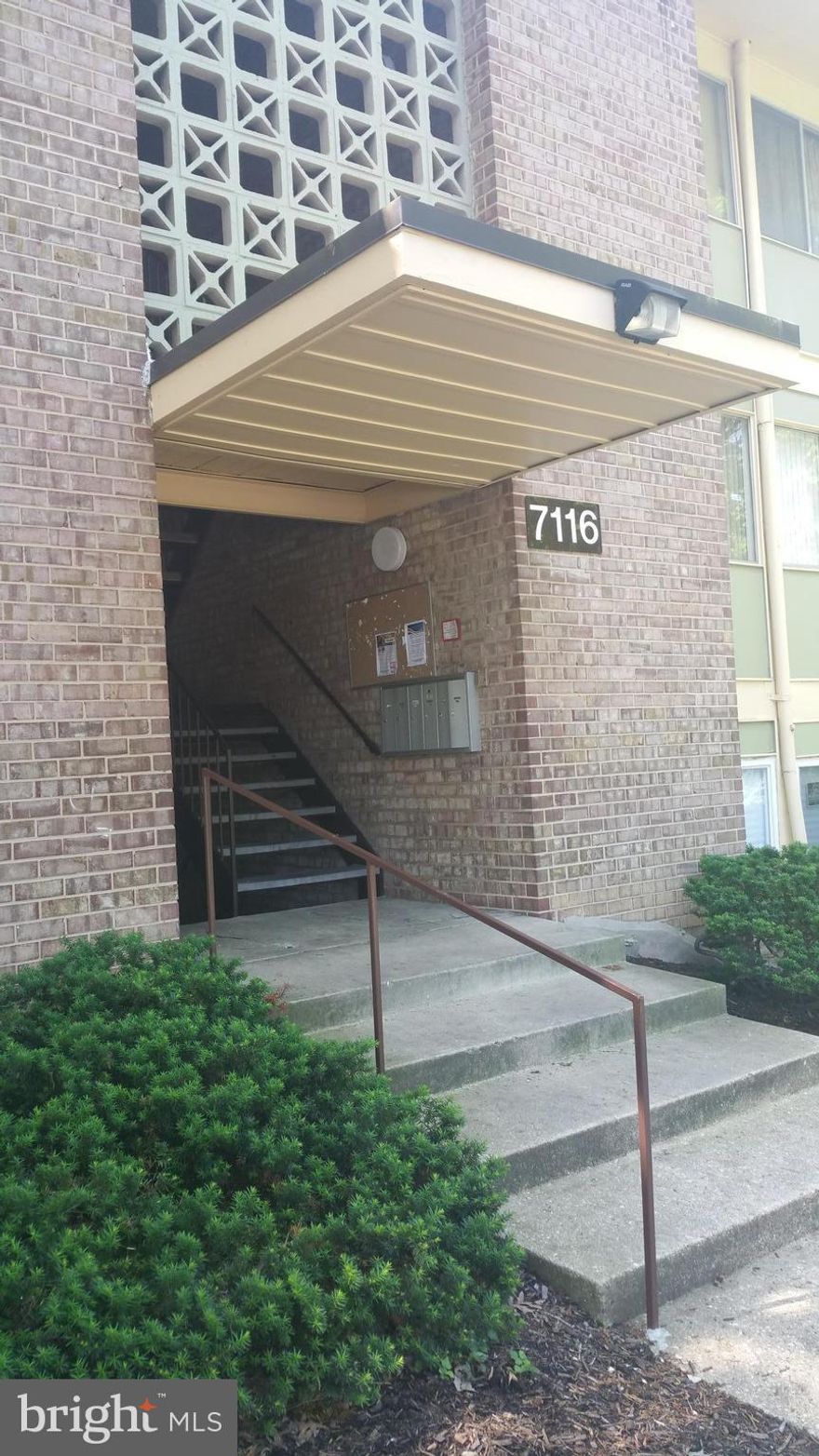 Looking for a new owner or investor, located just off Pennsylvania Ave, minutes from Washington, DC and the Capital Beltway. This condo with updated kitchen cabinets, bathroom and freshly painted offers its new owners amazing view from its wrap around patio, bring your best offer.