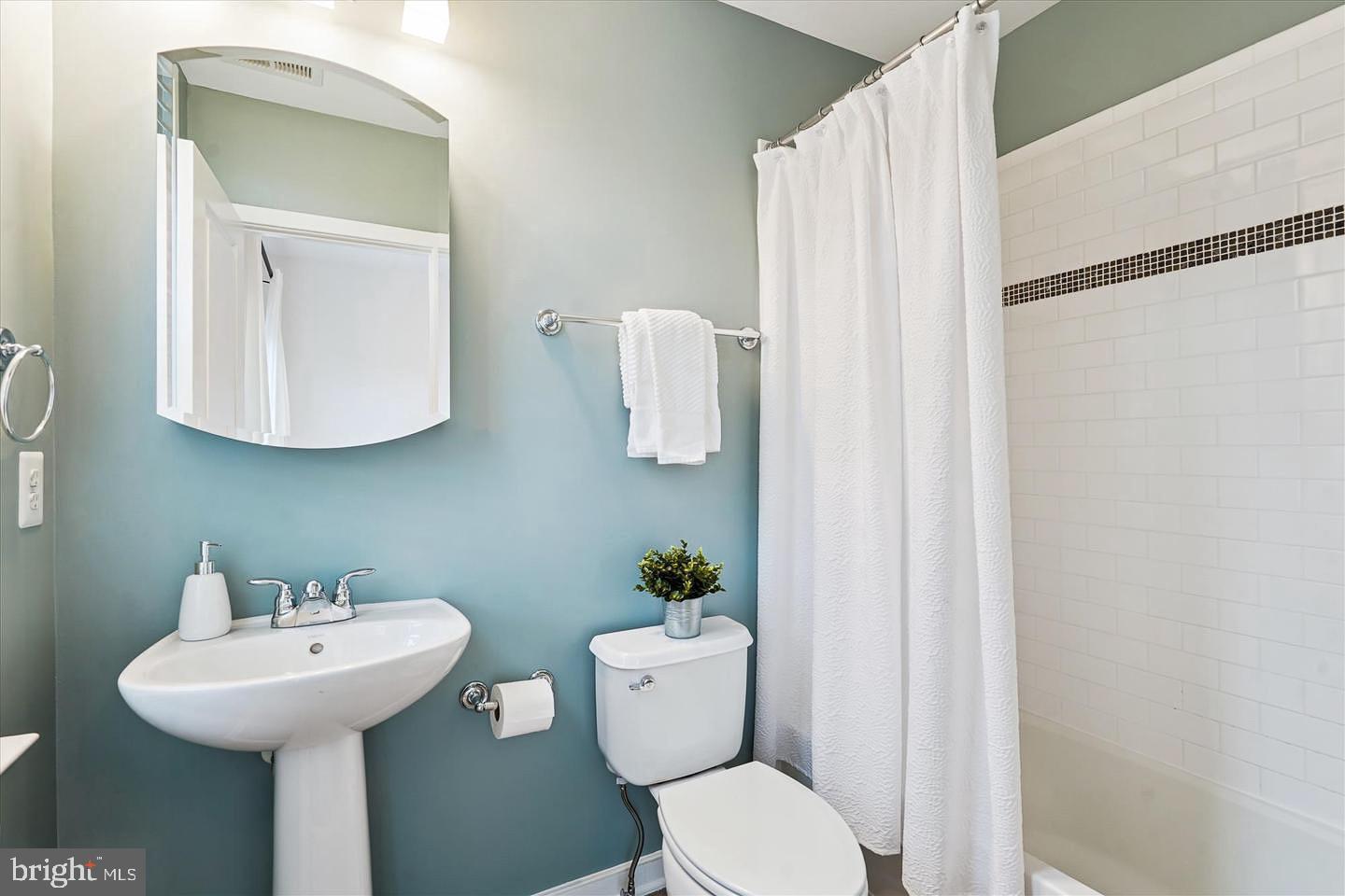 MOSAIC AT MERRIFIELD - Residential Lease