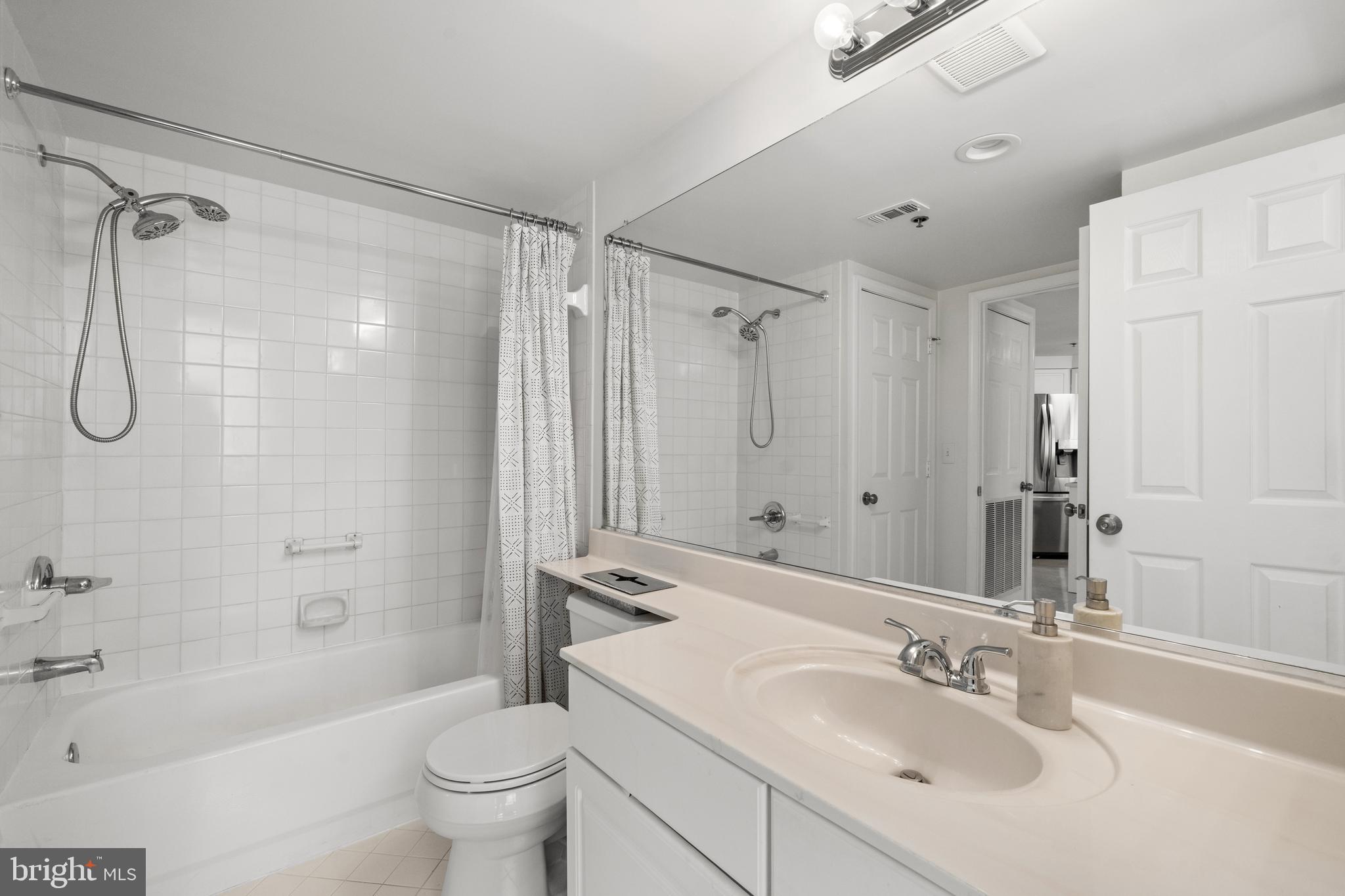 WINDSOR PLAZA - Residential