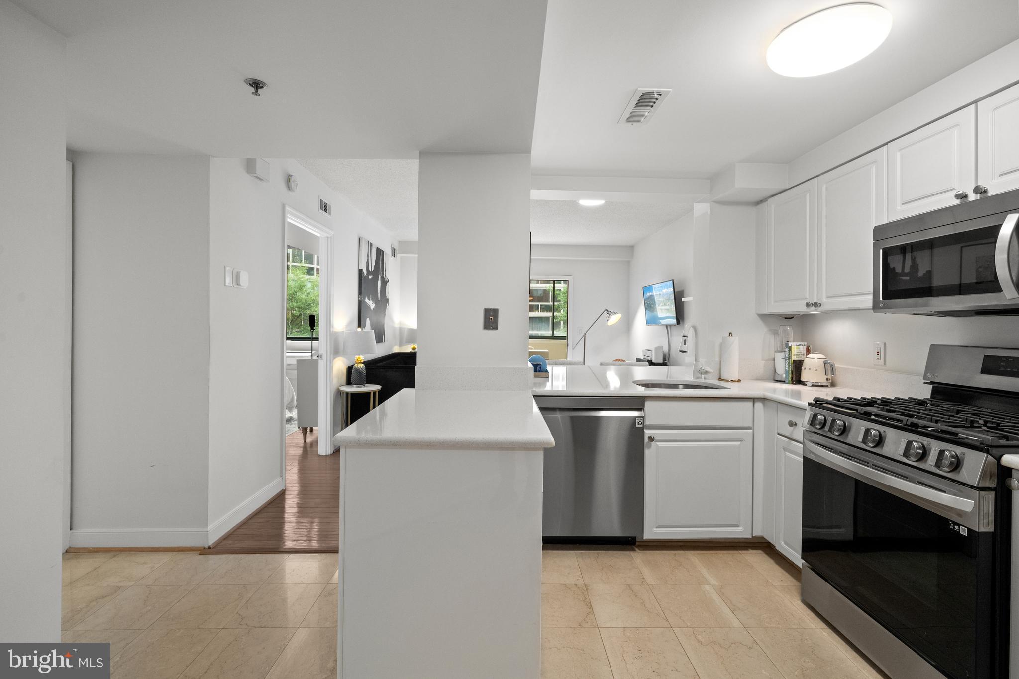 1045 N UTAH STREET 2-304