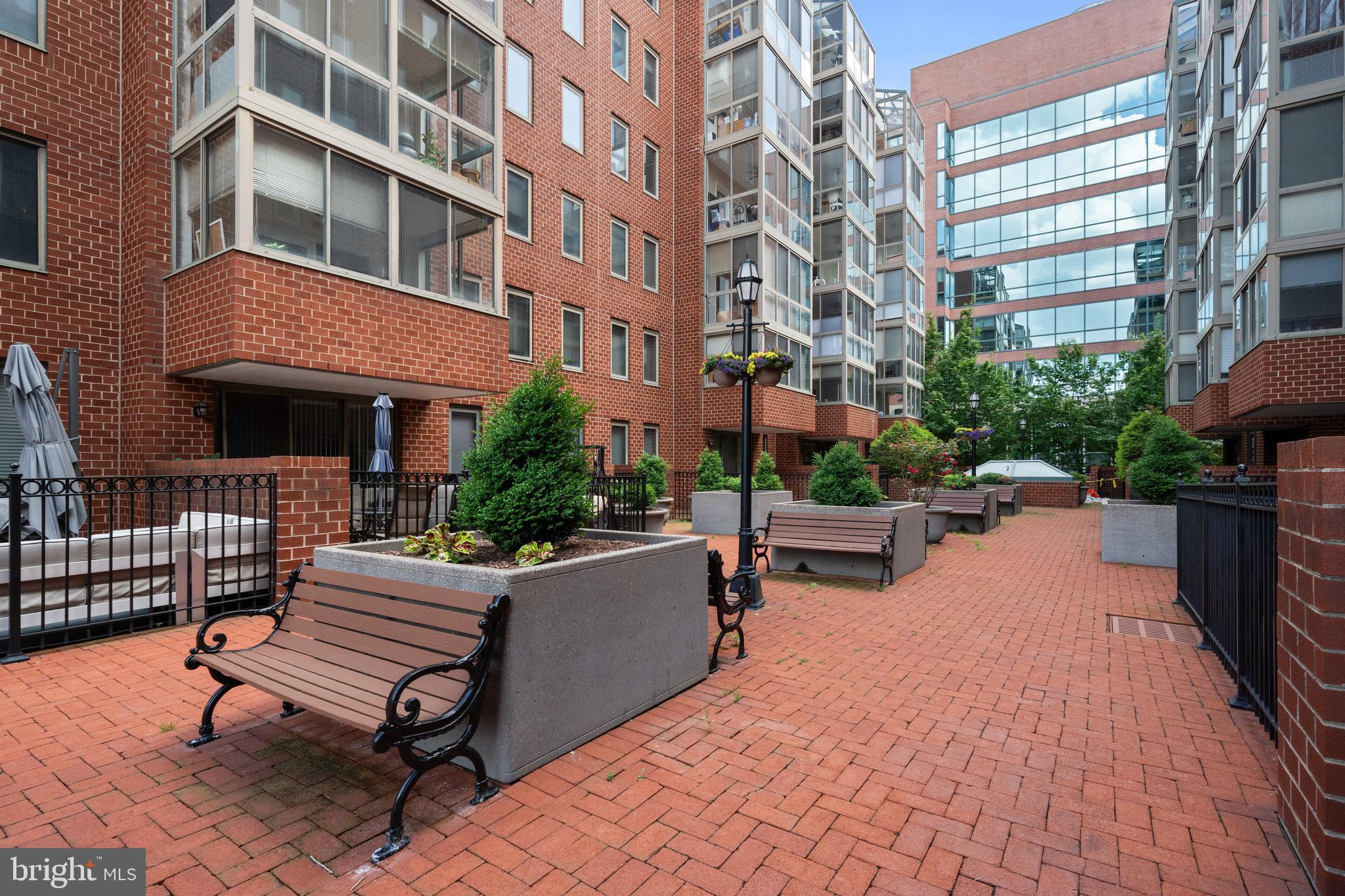 WINDSOR PLAZA - Residential